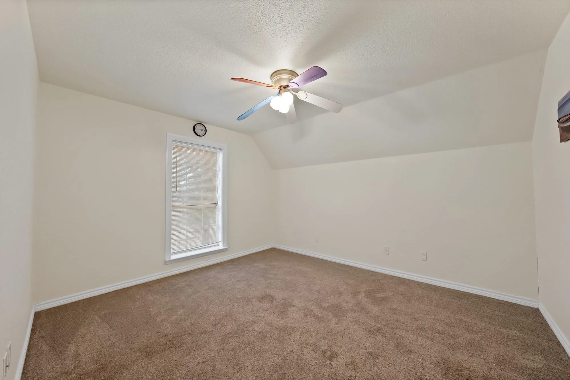 Single Family Residence For Rent in Hunt County , 9580 Brockrim Lane, Quinlan, Texas 75474, 5 Bedroom, 4 Bathroom, 2 Garage spaces, 3,790 Sqft, built in 1995, mls#21374350, Real Estate Agent in Quinlan, Homes For Rent in Hunt county, Homes For Rent in Quinlan, Realtor in Quinlan Texas, Real Estate Brokerage Independent Realty Texas, Luminita Cordes Realtor