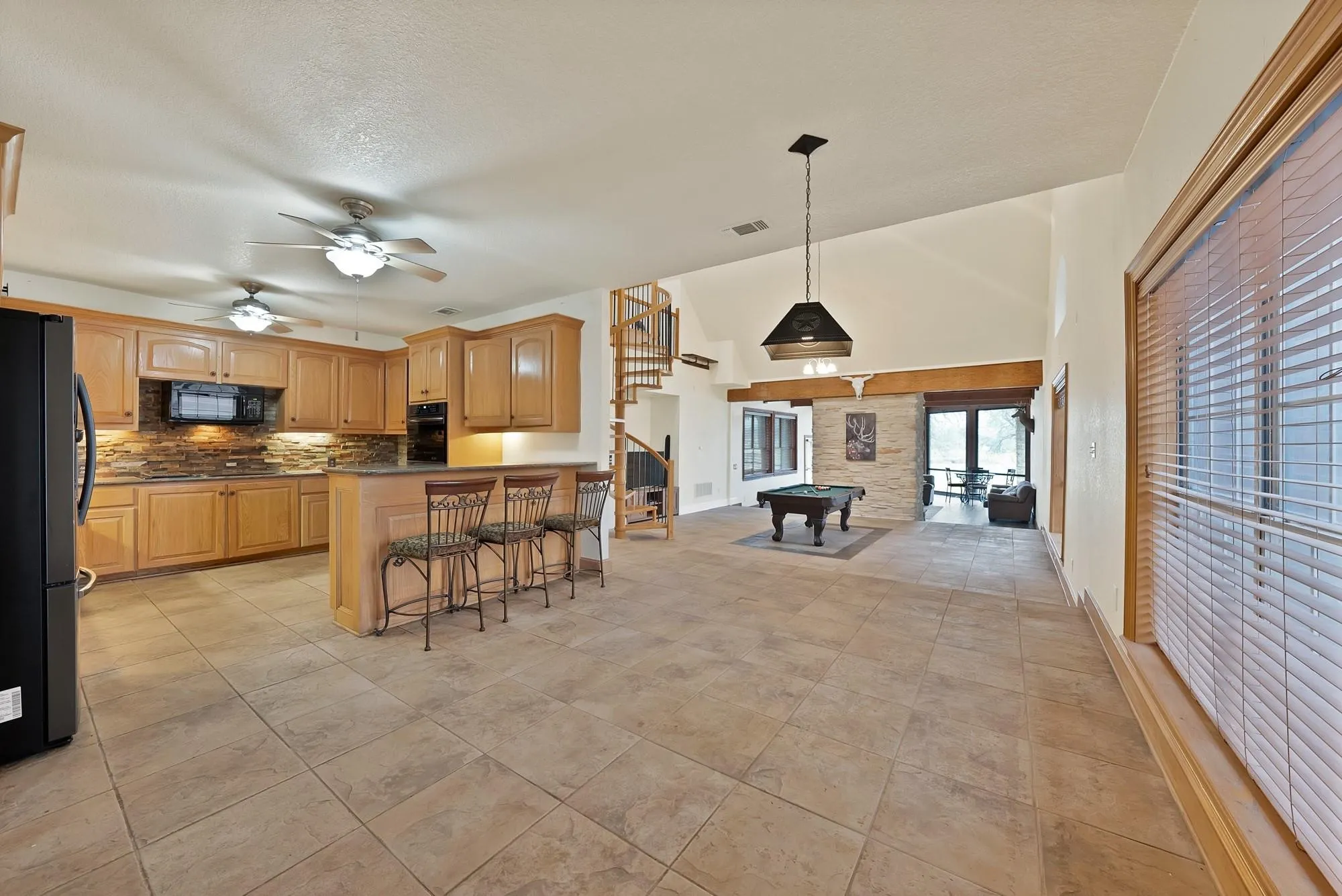 Single Family Residence For Rent in Hunt County , 9580 Brockrim Lane, Quinlan, Texas 75474, 5 Bedroom, 4 Bathroom, 2 Garage spaces, 3,790 Sqft, built in 1995, mls#21374350, Real Estate Agent in Quinlan, Homes For Rent in Hunt county, Homes For Rent in Quinlan, Realtor in Quinlan Texas, Real Estate Brokerage Independent Realty Texas, Luminita Cordes Realtor