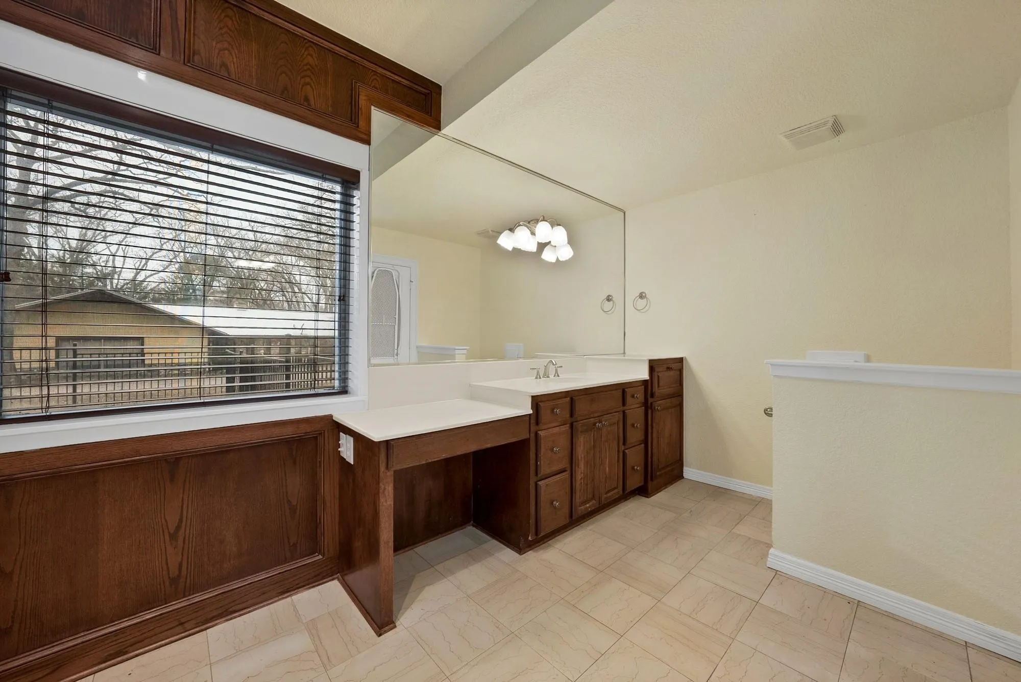 Single Family Residence For Rent in Hunt County , 9580 Brockrim Lane, Quinlan, Texas 75474, 5 Bedroom, 4 Bathroom, 2 Garage spaces, 3,790 Sqft, built in 1995, mls#21374350, Real Estate Agent in Quinlan, Homes For Rent in Hunt county, Homes For Rent in Quinlan, Realtor in Quinlan Texas, Real Estate Brokerage Independent Realty Texas, Luminita Cordes Realtor