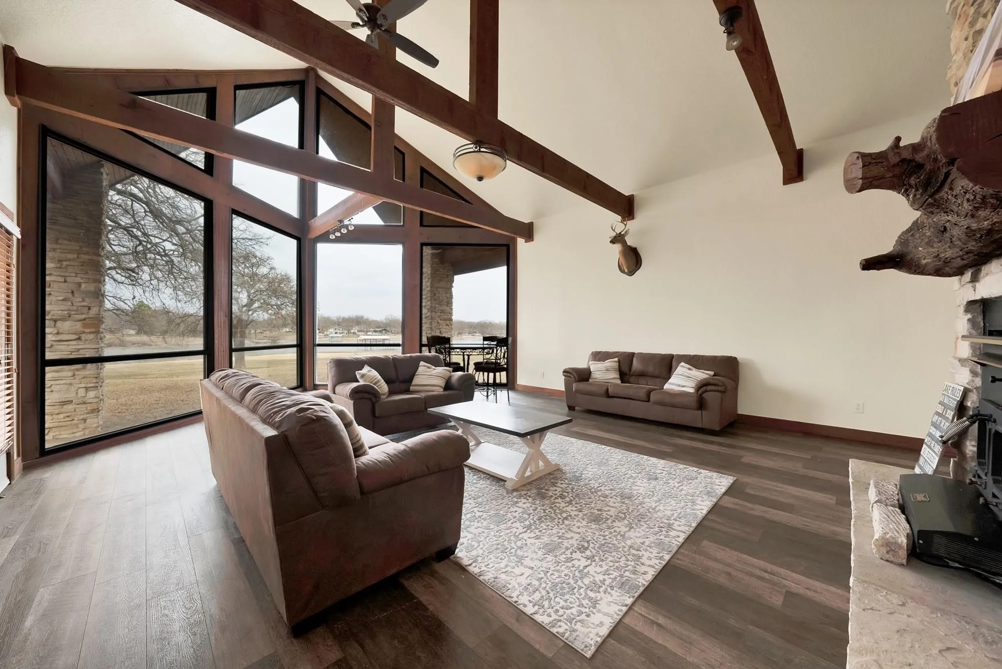 Single Family Residence For Rent in Hunt County , 9580 Brockrim Lane, Quinlan, Texas 75474, 5 Bedroom, 4 Bathroom, 2 Garage spaces, 3,790 Sqft, built in 1995, mls#21374350, Real Estate Agent in Quinlan, Homes For Rent in Hunt county, Homes For Rent in Quinlan, Realtor in Quinlan Texas, Real Estate Brokerage Independent Realty Texas, Luminita Cordes Realtor