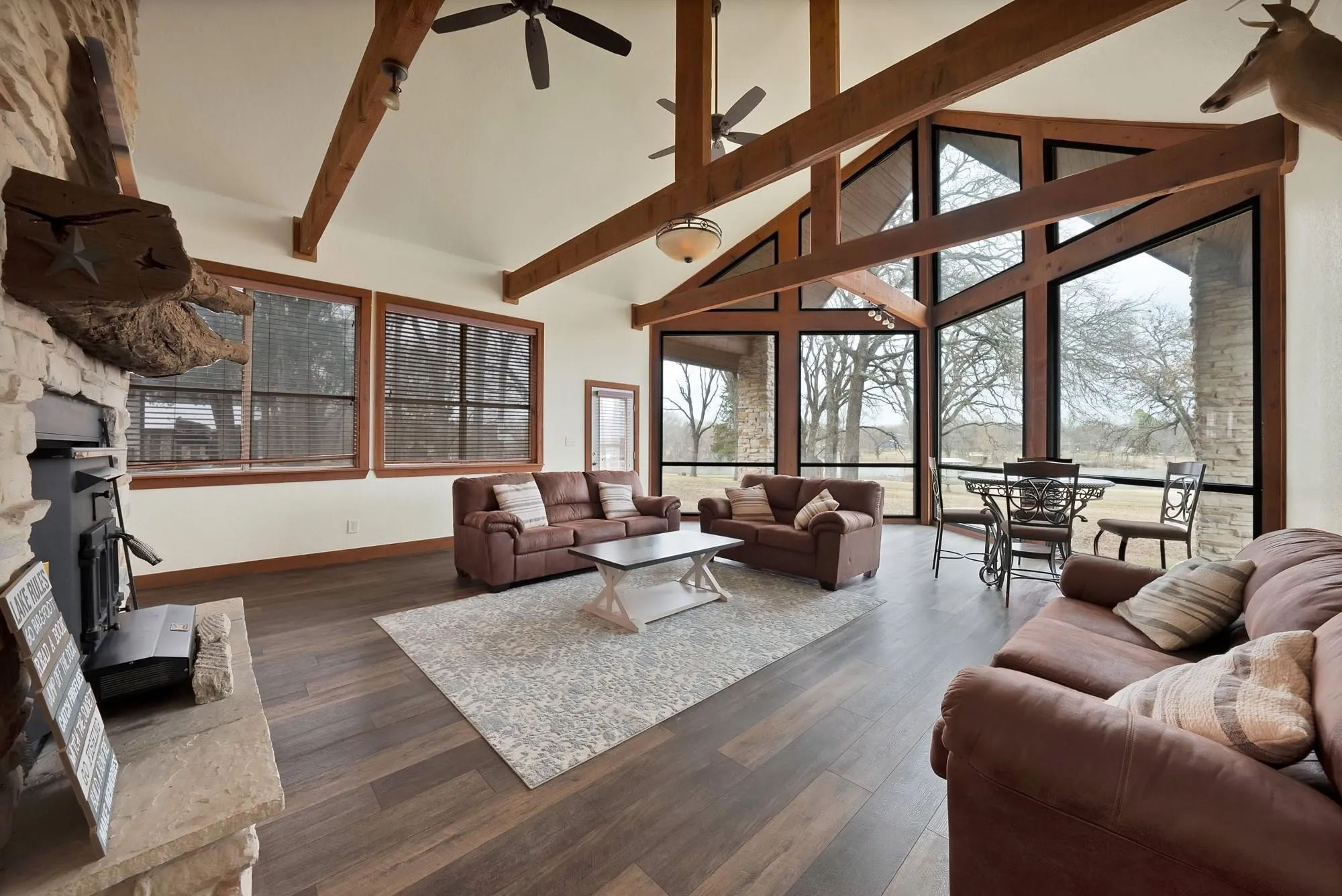 Single Family Residence For Rent in Hunt County , 9580 Brockrim Lane, Quinlan, Texas 75474, 5 Bedroom, 4 Bathroom, 2 Garage spaces, 3,790 Sqft, built in 1995, mls#21374350, Real Estate Agent in Quinlan, Homes For Rent in Hunt county, Homes For Rent in Quinlan, Realtor in Quinlan Texas, Real Estate Brokerage Independent Realty Texas, Luminita Cordes Realtor