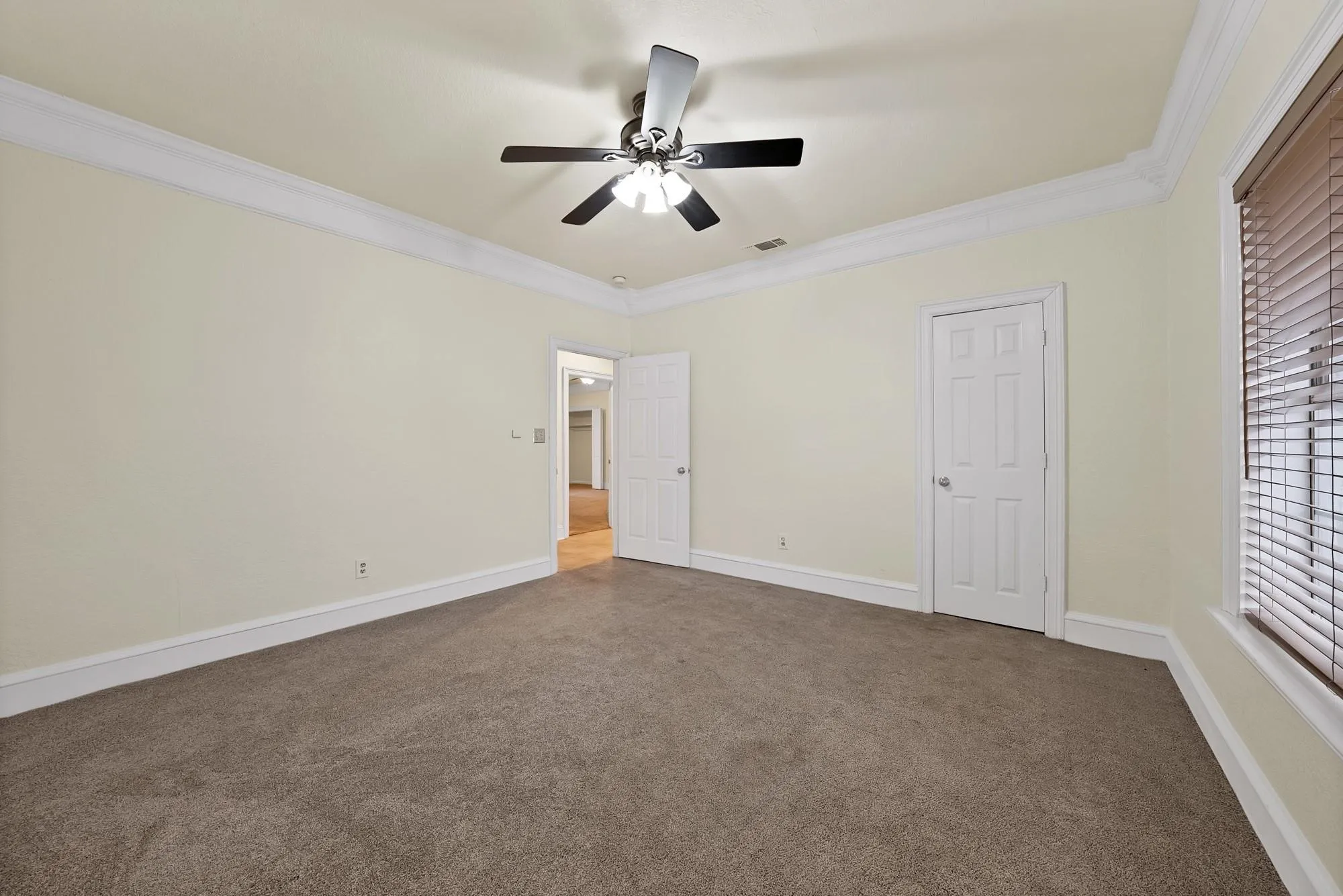 Single Family Residence For Rent in Hunt County , 9580 Brockrim Lane, Quinlan, Texas 75474, 5 Bedroom, 4 Bathroom, 2 Garage spaces, 3,790 Sqft, built in 1995, mls#21374350, Real Estate Agent in Quinlan, Homes For Rent in Hunt county, Homes For Rent in Quinlan, Realtor in Quinlan Texas, Real Estate Brokerage Independent Realty Texas, Luminita Cordes Realtor