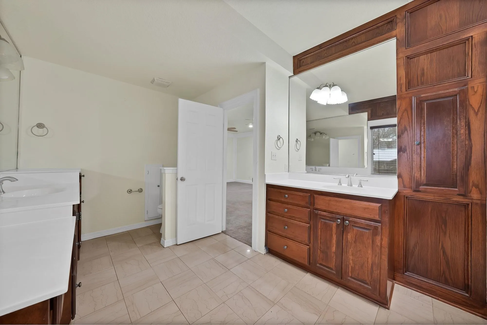 Single Family Residence For Rent in Hunt County , 9580 Brockrim Lane, Quinlan, Texas 75474, 5 Bedroom, 4 Bathroom, 2 Garage spaces, 3,790 Sqft, built in 1995, mls#21374350, Real Estate Agent in Quinlan, Homes For Rent in Hunt county, Homes For Rent in Quinlan, Realtor in Quinlan Texas, Real Estate Brokerage Independent Realty Texas, Luminita Cordes Realtor