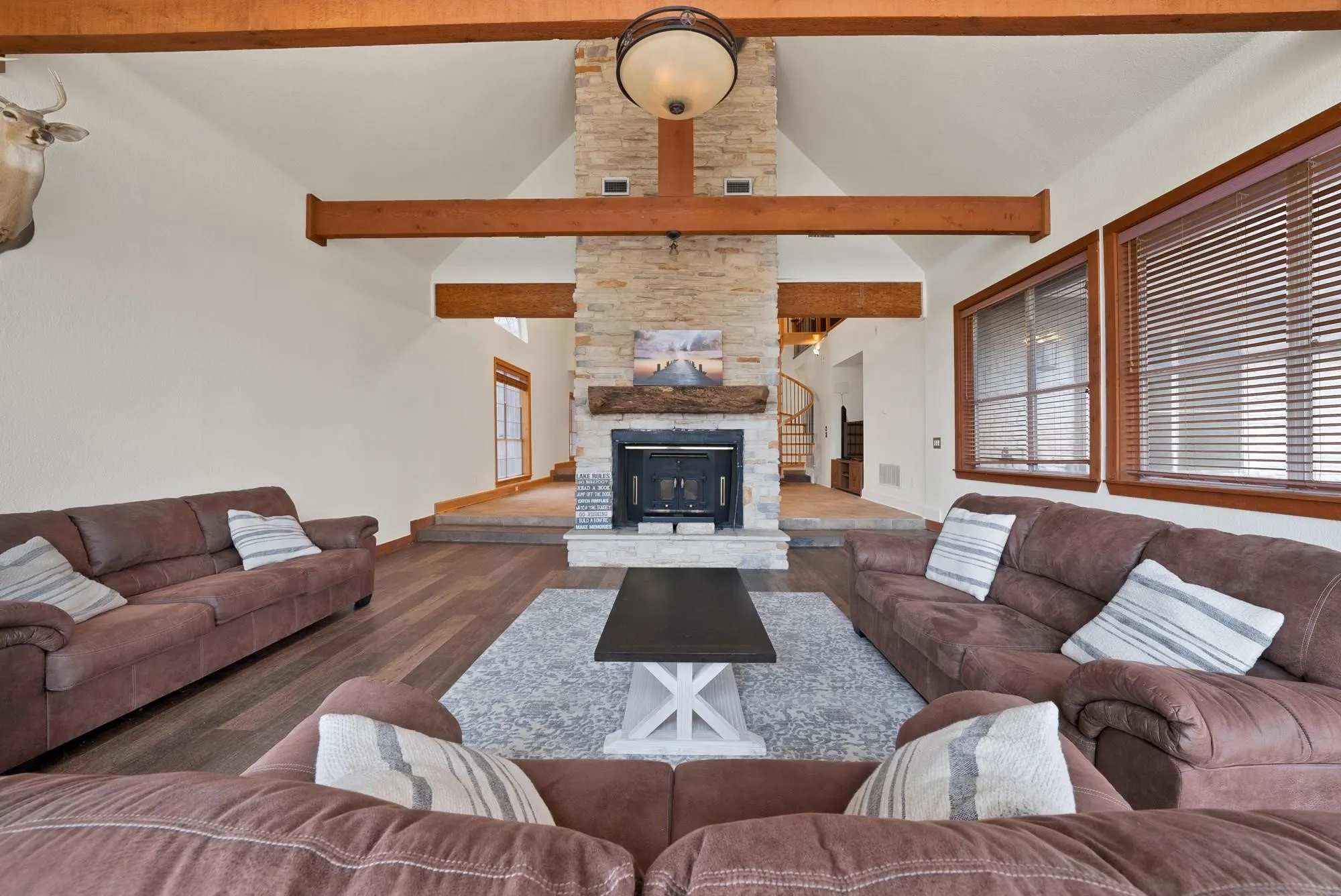 Single Family Residence For Rent in Hunt County , 9580 Brockrim Lane, Quinlan, Texas 75474, 5 Bedroom, 4 Bathroom, 2 Garage spaces, 3,790 Sqft, built in 1995, mls#21374350, Real Estate Agent in Quinlan, Homes For Rent in Hunt county, Homes For Rent in Quinlan, Realtor in Quinlan Texas, Real Estate Brokerage Independent Realty Texas, Luminita Cordes Realtor
