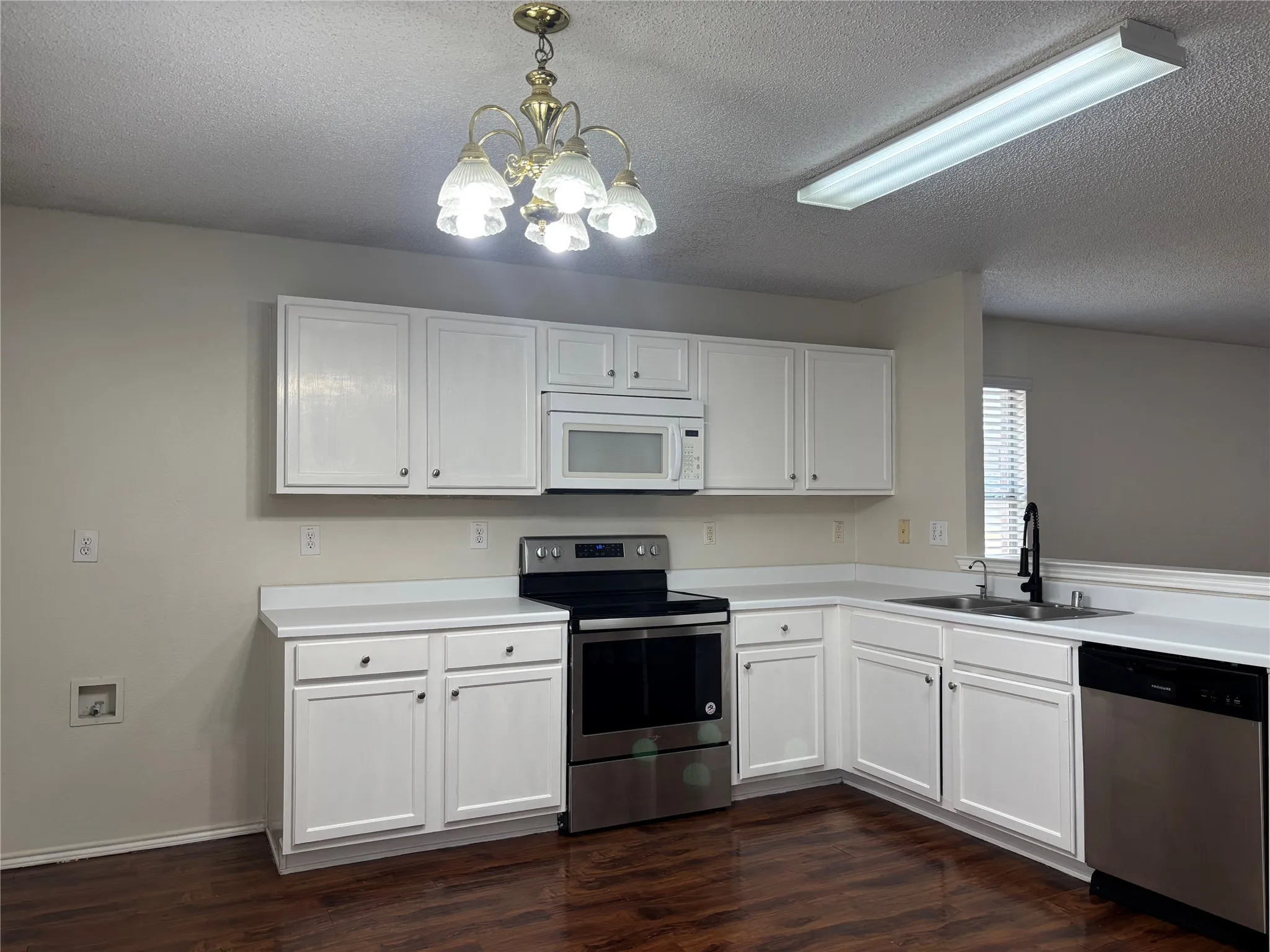 Single Family Residence For Rent in Denton County , 2503 W Cherry Drive, Little Elm, Texas 75068, 3 Bedroom, 2 Bathroom, 2 Garage spaces, 1,647 Sqft, built in 1999, mls#21374352, Real Estate Agent in Little Elm, Homes For Rent in Denton county, Homes For Rent in Little Elm, Realtor in Little Elm Texas, Real Estate Brokerage Independent Realty Texas, Luminita Cordes Realtor