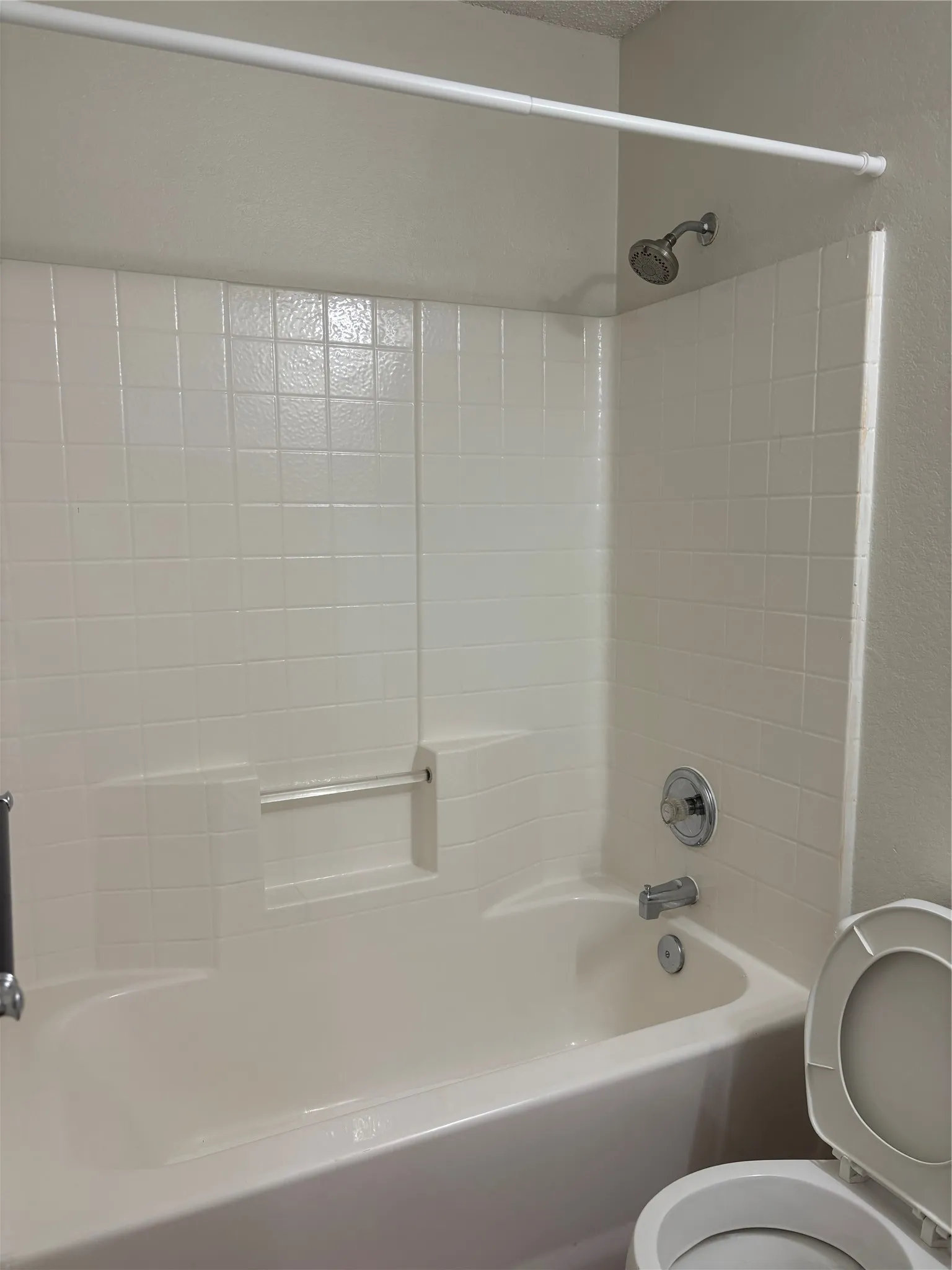 Single Family Residence For Rent in Denton County , 2503 W Cherry Drive, Little Elm, Texas 75068, 3 Bedroom, 2 Bathroom, 2 Garage spaces, 1,647 Sqft, built in 1999, mls#21374352, Real Estate Agent in Little Elm, Homes For Rent in Denton county, Homes For Rent in Little Elm, Realtor in Little Elm Texas, Real Estate Brokerage Independent Realty Texas, Luminita Cordes Realtor