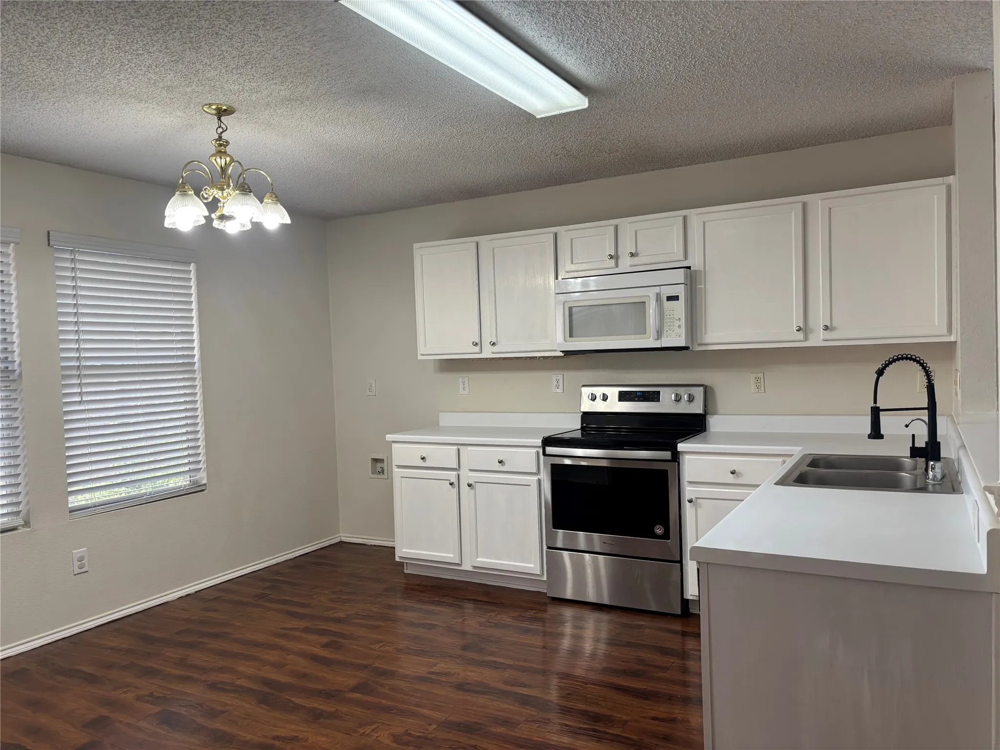 Single Family Residence For Rent in Denton County , 2503 W Cherry Drive, Little Elm, Texas 75068, 3 Bedroom, 2 Bathroom, 2 Garage spaces, 1,647 Sqft, built in 1999, mls#21374352, Real Estate Agent in Little Elm, Homes For Rent in Denton county, Homes For Rent in Little Elm, Realtor in Little Elm Texas, Real Estate Brokerage Independent Realty Texas, Luminita Cordes Realtor