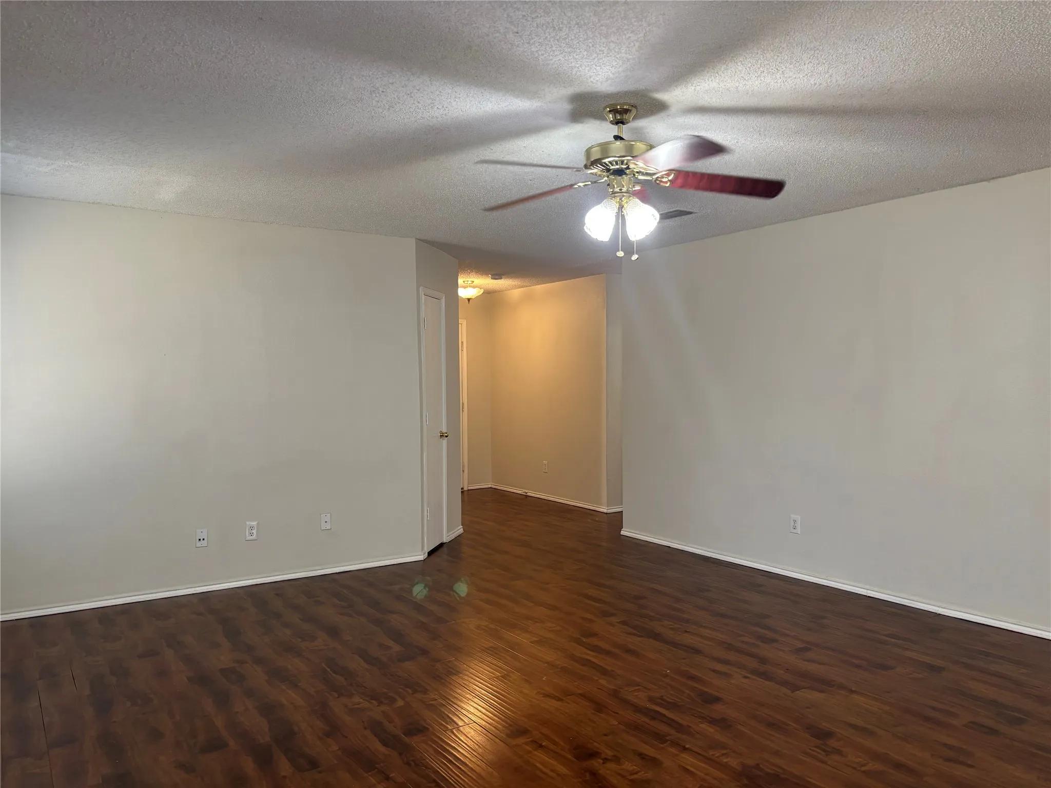 Single Family Residence For Rent in Denton County , 2503 W Cherry Drive, Little Elm, Texas 75068, 3 Bedroom, 2 Bathroom, 2 Garage spaces, 1,647 Sqft, built in 1999, mls#21374352, Real Estate Agent in Little Elm, Homes For Rent in Denton county, Homes For Rent in Little Elm, Realtor in Little Elm Texas, Real Estate Brokerage Independent Realty Texas, Luminita Cordes Realtor
