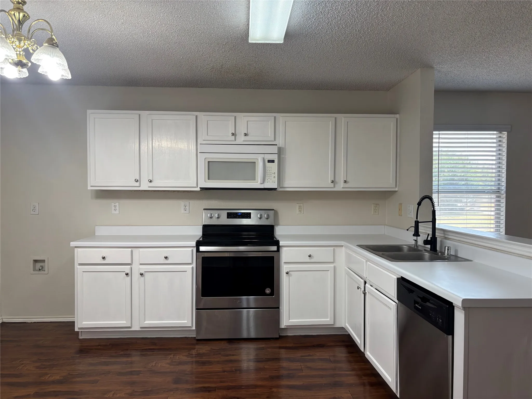Single Family Residence For Rent in Denton County , 2503 W Cherry Drive, Little Elm, Texas 75068, 3 Bedroom, 2 Bathroom, 2 Garage spaces, 1,647 Sqft, built in 1999, mls#21374352, Real Estate Agent in Little Elm, Homes For Rent in Denton county, Homes For Rent in Little Elm, Realtor in Little Elm Texas, Real Estate Brokerage Independent Realty Texas, Luminita Cordes Realtor