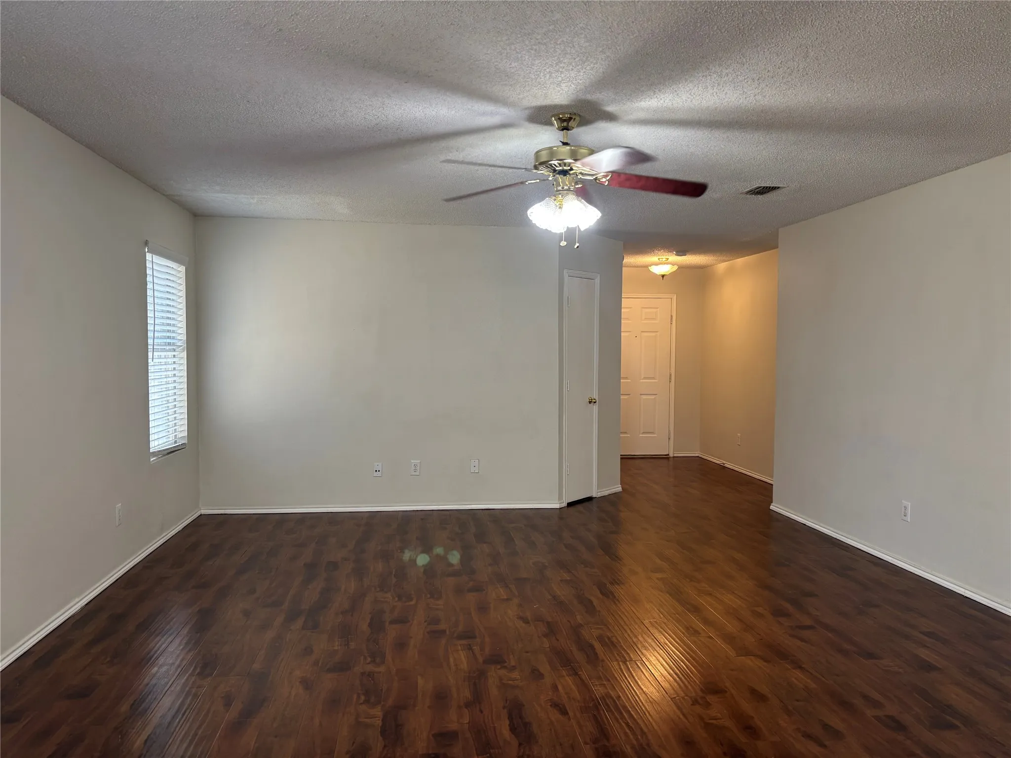 Single Family Residence For Rent in Denton County , 2503 W Cherry Drive, Little Elm, Texas 75068, 3 Bedroom, 2 Bathroom, 2 Garage spaces, 1,647 Sqft, built in 1999, mls#21374352, Real Estate Agent in Little Elm, Homes For Rent in Denton county, Homes For Rent in Little Elm, Realtor in Little Elm Texas, Real Estate Brokerage Independent Realty Texas, Luminita Cordes Realtor