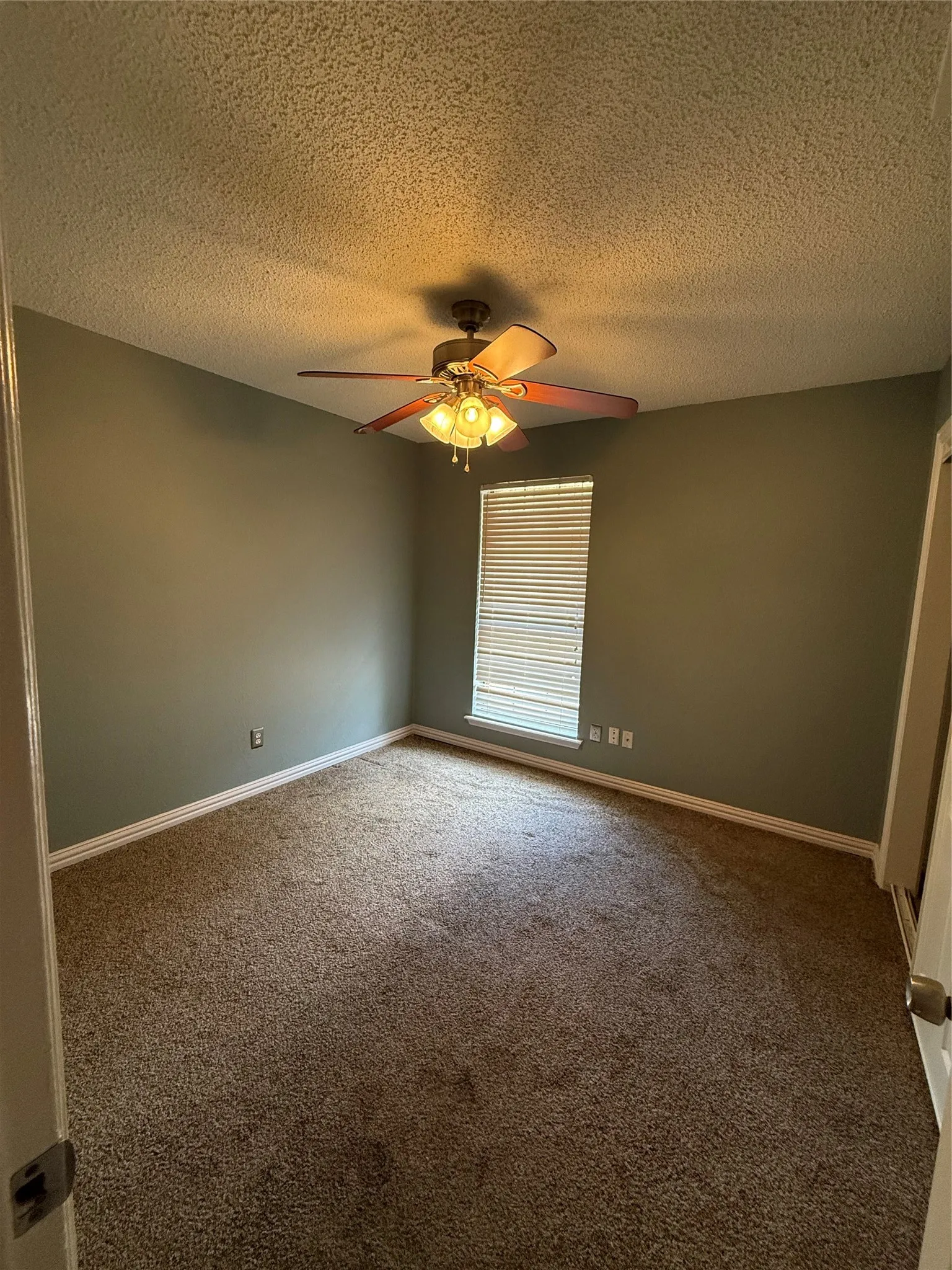 Single Family Residence For Rent in Collin County , 605 Baker Street, Mc Kinney, Texas 75069, 3 Bedroom, 2 Bathroom, 1 Garage spaces, 1,245 Sqft, built in 1985, mls#21374338, Real Estate Agent in Mc Kinney, Homes For Rent in Collin county, Homes For Rent in Mc Kinney, Realtor in Mc Kinney Texas, Real Estate Brokerage Independent Realty Texas, Luminita Cordes Realtor
