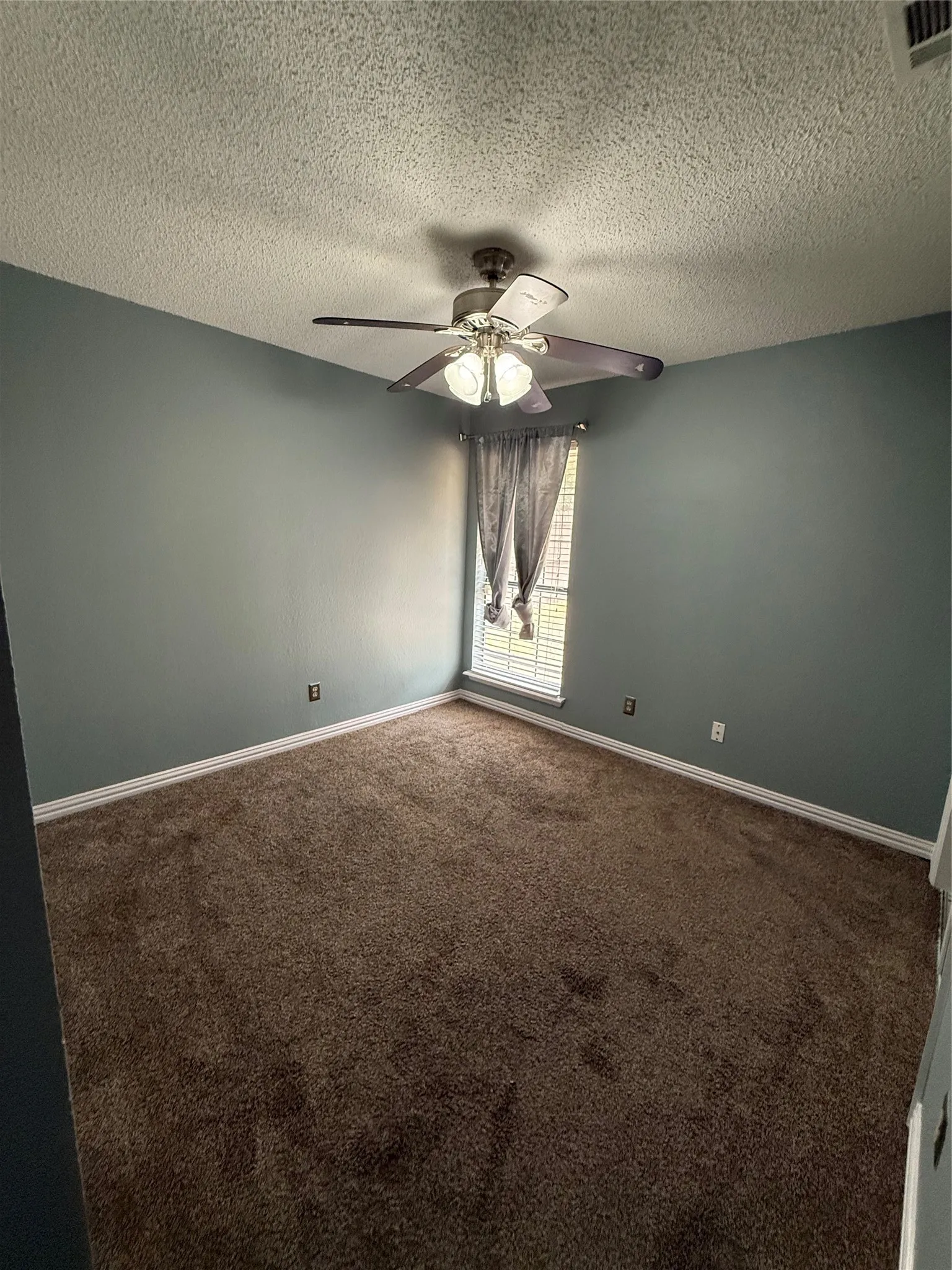 Single Family Residence For Rent in Collin County , 605 Baker Street, Mc Kinney, Texas 75069, 3 Bedroom, 2 Bathroom, 1 Garage spaces, 1,245 Sqft, built in 1985, mls#21374338, Real Estate Agent in Mc Kinney, Homes For Rent in Collin county, Homes For Rent in Mc Kinney, Realtor in Mc Kinney Texas, Real Estate Brokerage Independent Realty Texas, Luminita Cordes Realtor