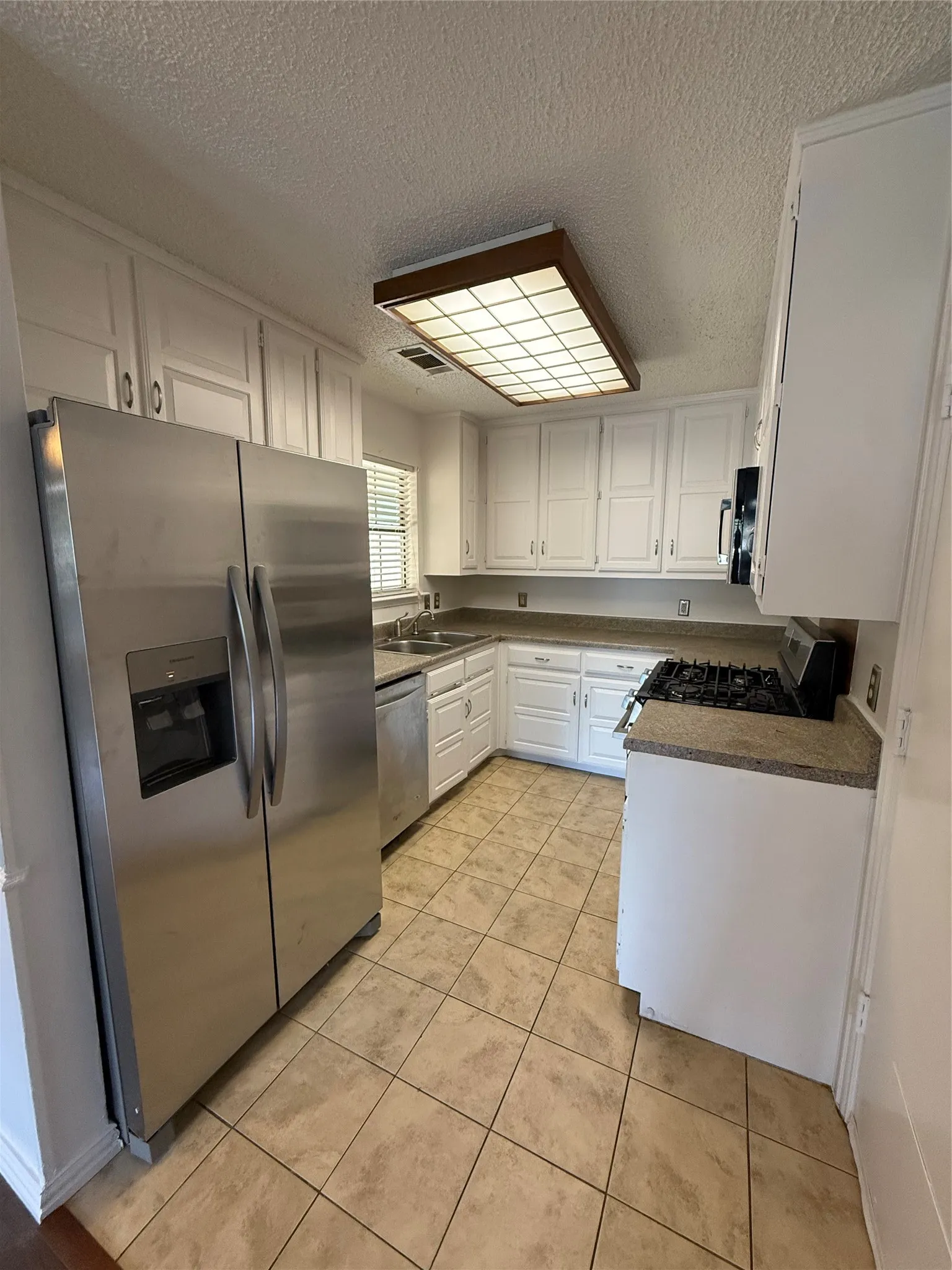 Single Family Residence For Rent in Collin County , 605 Baker Street, Mc Kinney, Texas 75069, 3 Bedroom, 2 Bathroom, 1 Garage spaces, 1,245 Sqft, built in 1985, mls#21374338, Real Estate Agent in Mc Kinney, Homes For Rent in Collin county, Homes For Rent in Mc Kinney, Realtor in Mc Kinney Texas, Real Estate Brokerage Independent Realty Texas, Luminita Cordes Realtor