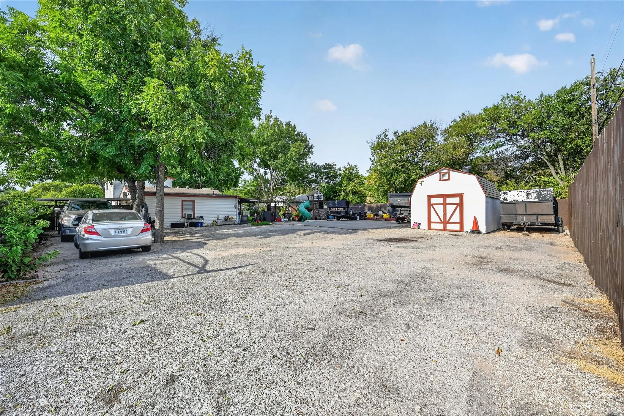 Single Family Residence For Sale in Tarrant County , 5800 Isbell Street, Sansom Park, Texas 76114, 6 Bedroom, 4 Bathroom, Garage spaces, 2,507 Sqft, built in 1952, mls#21372629, Real Estate Agent in Sansom Park, Homes For Sale in Tarrant county, Homes For Sale in Sansom Park, Realtor in Sansom Park Texas, Real Estate Brokerage Independent Realty Texas, Luminita Cordes Realtor