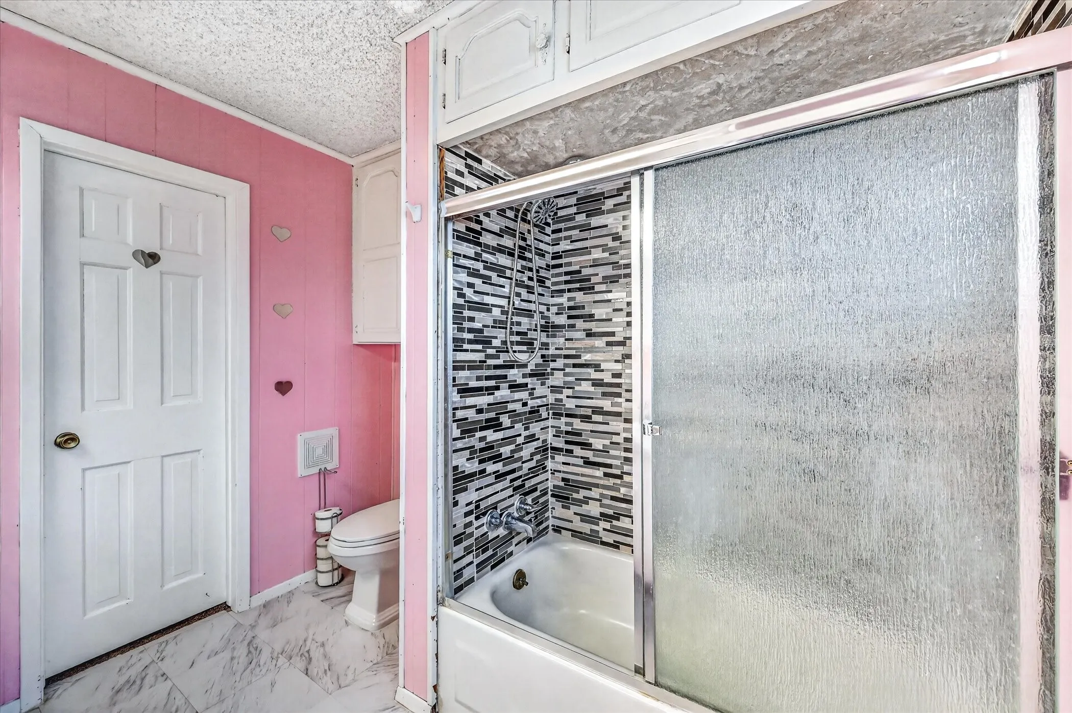 Single Family Residence For Sale in Tarrant County , 5800 Isbell Street, Sansom Park, Texas 76114, 6 Bedroom, 4 Bathroom, Garage spaces, 2,507 Sqft, built in 1952, mls#21372629, Real Estate Agent in Sansom Park, Homes For Sale in Tarrant county, Homes For Sale in Sansom Park, Realtor in Sansom Park Texas, Real Estate Brokerage Independent Realty Texas, Luminita Cordes Realtor