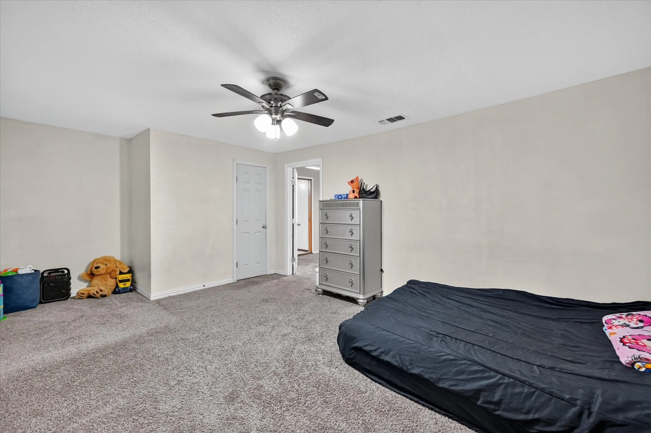 Single Family Residence For Sale in Tarrant County , 5800 Isbell Street, Sansom Park, Texas 76114, 6 Bedroom, 4 Bathroom, Garage spaces, 2,507 Sqft, built in 1952, mls#21372629, Real Estate Agent in Sansom Park, Homes For Sale in Tarrant county, Homes For Sale in Sansom Park, Realtor in Sansom Park Texas, Real Estate Brokerage Independent Realty Texas, Luminita Cordes Realtor