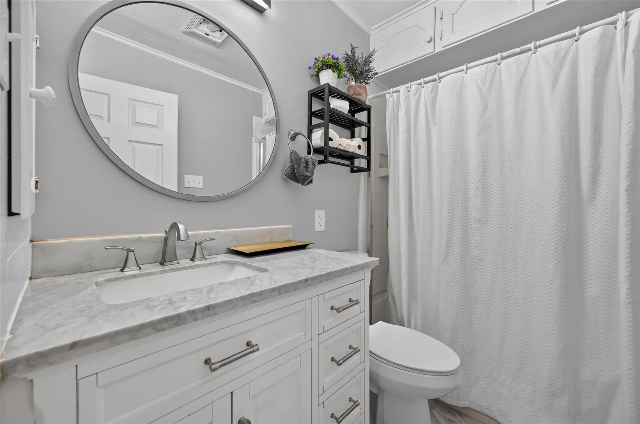 Single Family Residence For Sale in Tarrant County , 5800 Isbell Street, Sansom Park, Texas 76114, 6 Bedroom, 4 Bathroom, Garage spaces, 2,507 Sqft, built in 1952, mls#21372629, Real Estate Agent in Sansom Park, Homes For Sale in Tarrant county, Homes For Sale in Sansom Park, Realtor in Sansom Park Texas, Real Estate Brokerage Independent Realty Texas, Luminita Cordes Realtor