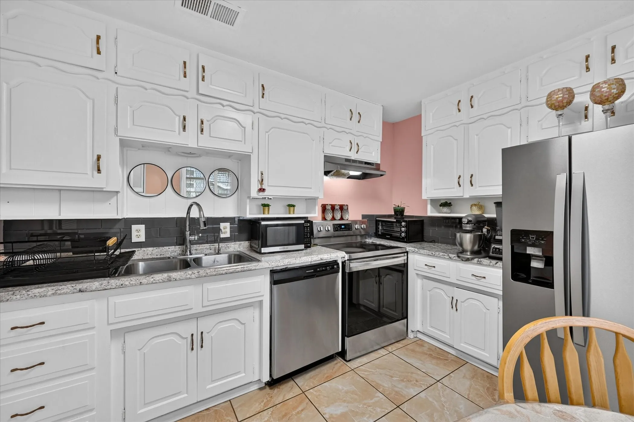 Single Family Residence For Sale in Tarrant County , 5800 Isbell Street, Sansom Park, Texas 76114, 6 Bedroom, 4 Bathroom, Garage spaces, 2,507 Sqft, built in 1952, mls#21372629, Real Estate Agent in Sansom Park, Homes For Sale in Tarrant county, Homes For Sale in Sansom Park, Realtor in Sansom Park Texas, Real Estate Brokerage Independent Realty Texas, Luminita Cordes Realtor