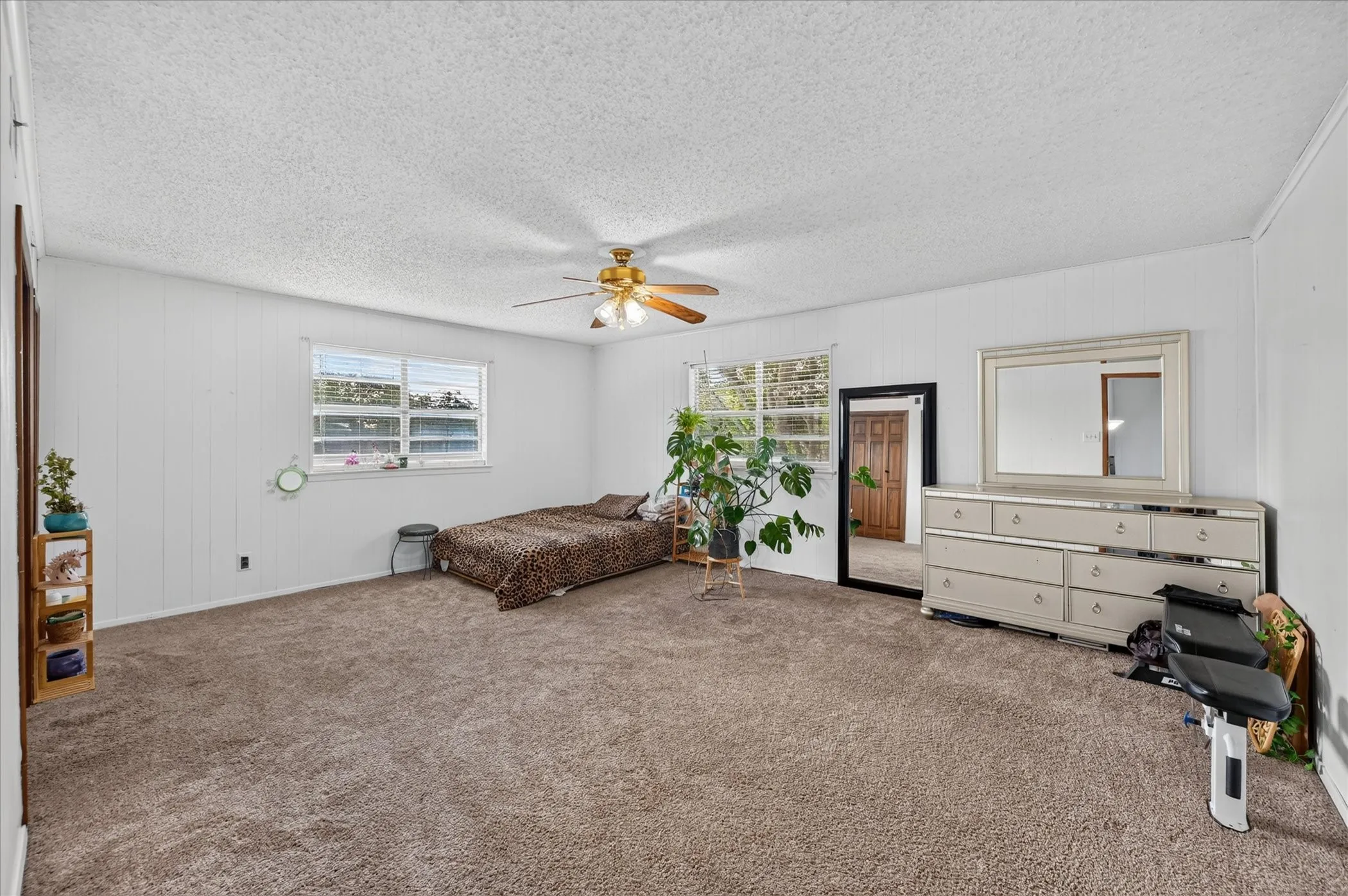 Single Family Residence For Sale in Tarrant County , 5800 Isbell Street, Sansom Park, Texas 76114, 6 Bedroom, 4 Bathroom, Garage spaces, 2,507 Sqft, built in 1952, mls#21372629, Real Estate Agent in Sansom Park, Homes For Sale in Tarrant county, Homes For Sale in Sansom Park, Realtor in Sansom Park Texas, Real Estate Brokerage Independent Realty Texas, Luminita Cordes Realtor