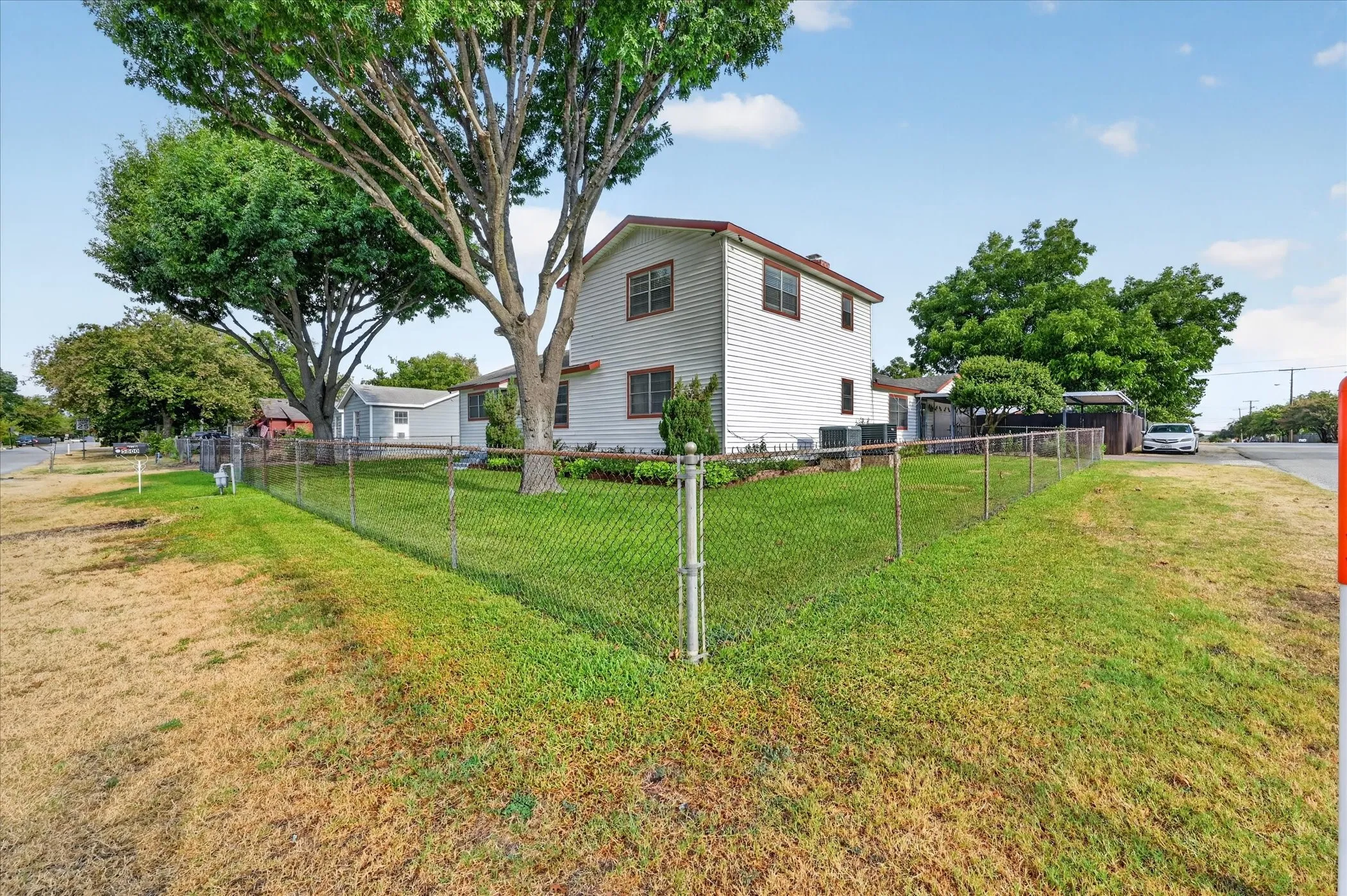 Single Family Residence For Sale in Tarrant County , 5800 Isbell Street, Sansom Park, Texas 76114, 6 Bedroom, 4 Bathroom, Garage spaces, 2,507 Sqft, built in 1952, mls#21372629, Real Estate Agent in Sansom Park, Homes For Sale in Tarrant county, Homes For Sale in Sansom Park, Realtor in Sansom Park Texas, Real Estate Brokerage Independent Realty Texas, Luminita Cordes Realtor