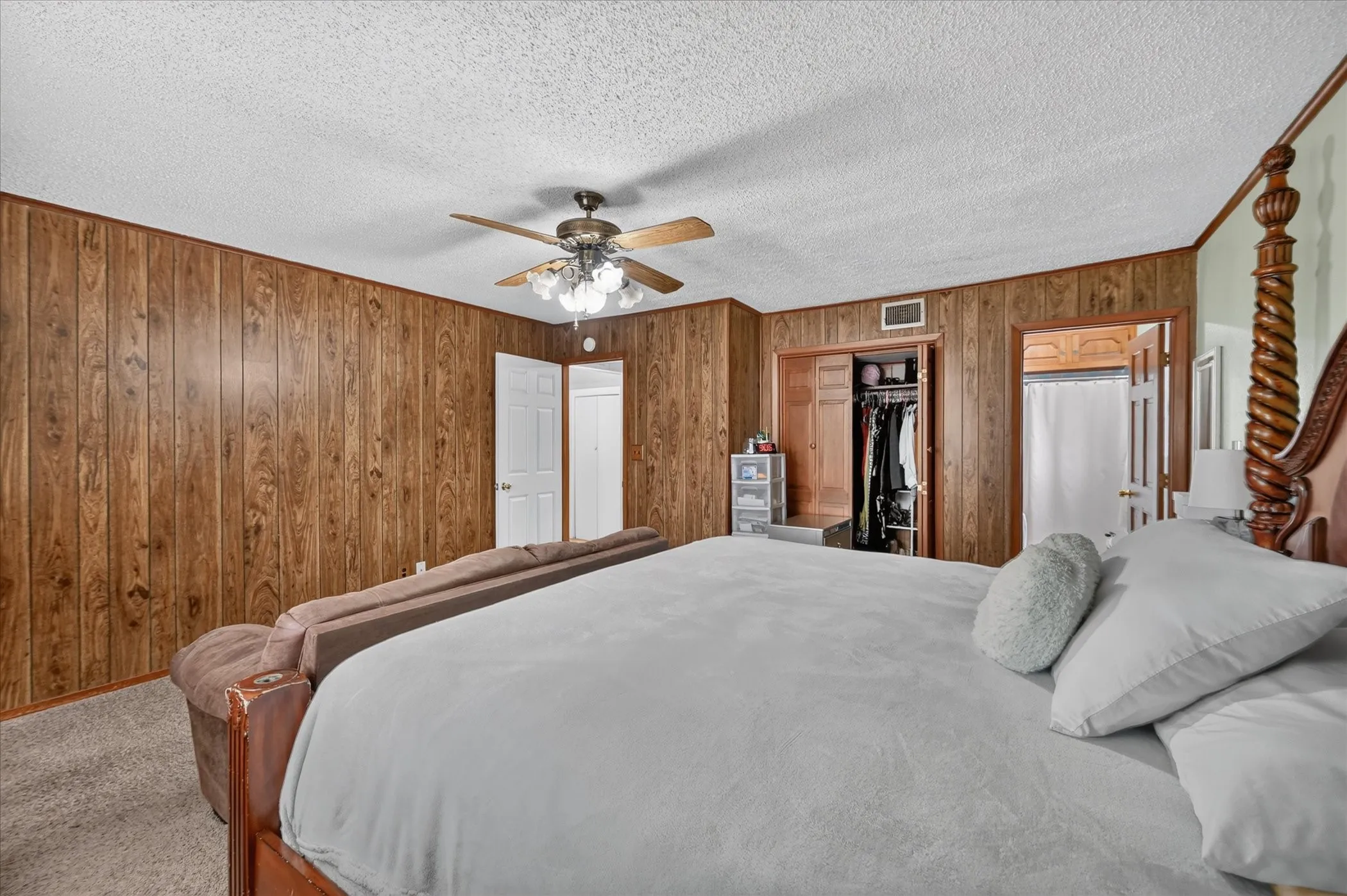 Single Family Residence For Sale in Tarrant County , 5800 Isbell Street, Sansom Park, Texas 76114, 6 Bedroom, 4 Bathroom, Garage spaces, 2,507 Sqft, built in 1952, mls#21372629, Real Estate Agent in Sansom Park, Homes For Sale in Tarrant county, Homes For Sale in Sansom Park, Realtor in Sansom Park Texas, Real Estate Brokerage Independent Realty Texas, Luminita Cordes Realtor