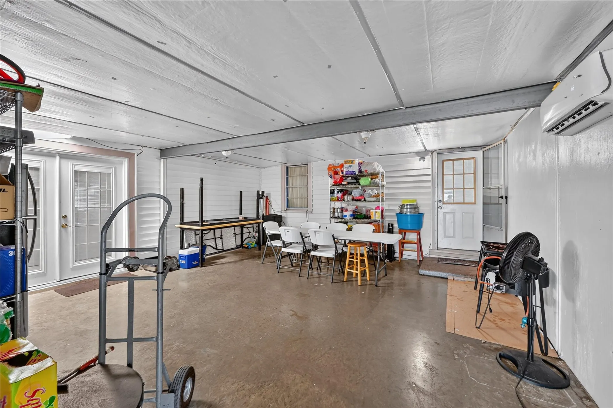 Single Family Residence For Sale in Tarrant County , 5800 Isbell Street, Sansom Park, Texas 76114, 6 Bedroom, 4 Bathroom, Garage spaces, 2,507 Sqft, built in 1952, mls#21372629, Real Estate Agent in Sansom Park, Homes For Sale in Tarrant county, Homes For Sale in Sansom Park, Realtor in Sansom Park Texas, Real Estate Brokerage Independent Realty Texas, Luminita Cordes Realtor