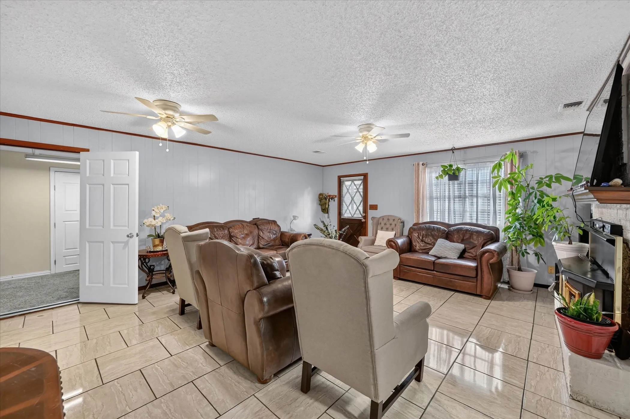 Single Family Residence For Sale in Tarrant County , 5800 Isbell Street, Sansom Park, Texas 76114, 6 Bedroom, 4 Bathroom, Garage spaces, 2,507 Sqft, built in 1952, mls#21372629, Real Estate Agent in Sansom Park, Homes For Sale in Tarrant county, Homes For Sale in Sansom Park, Realtor in Sansom Park Texas, Real Estate Brokerage Independent Realty Texas, Luminita Cordes Realtor