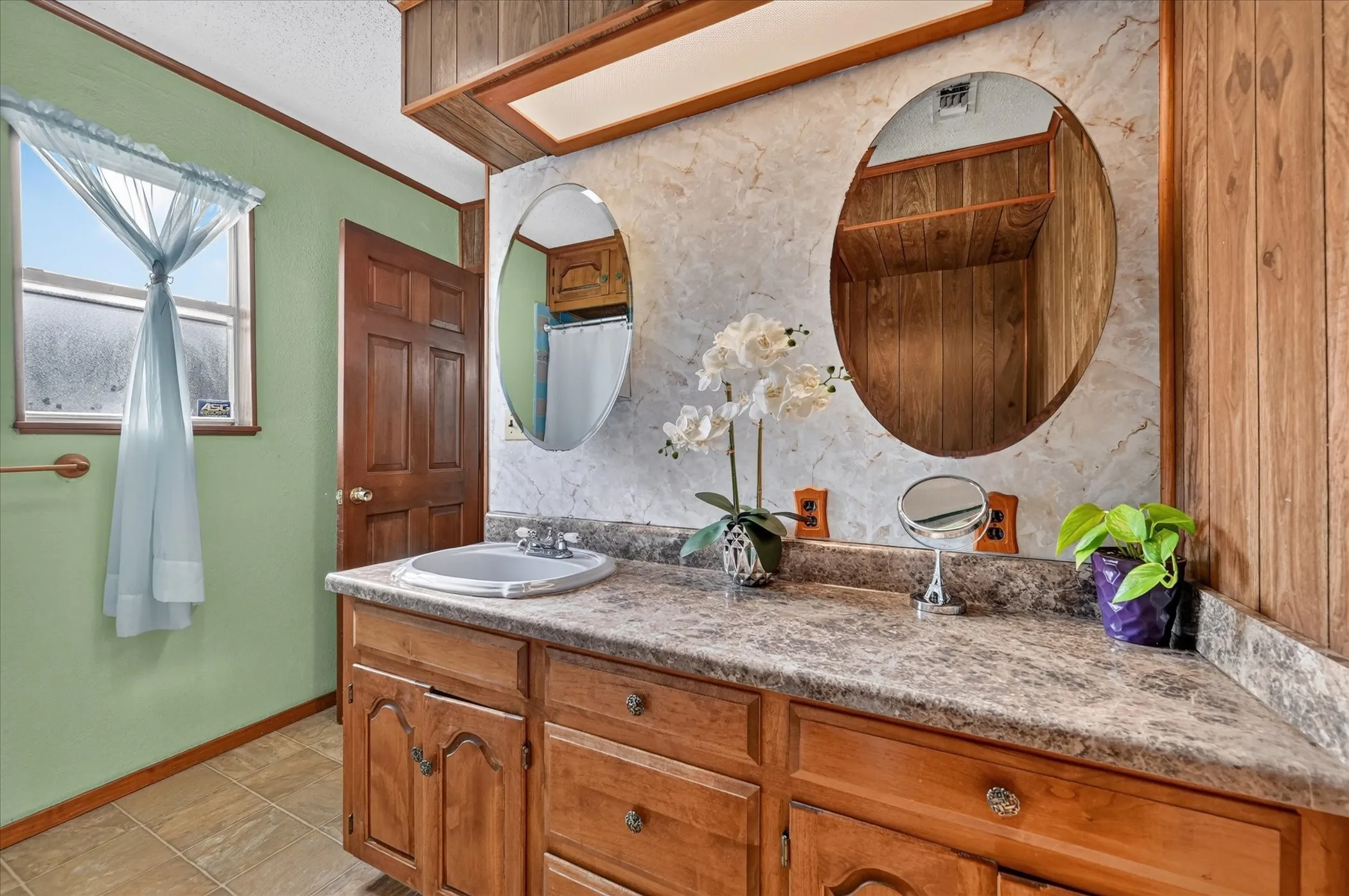 Single Family Residence For Sale in Tarrant County , 5800 Isbell Street, Sansom Park, Texas 76114, 6 Bedroom, 4 Bathroom, Garage spaces, 2,507 Sqft, built in 1952, mls#21372629, Real Estate Agent in Sansom Park, Homes For Sale in Tarrant county, Homes For Sale in Sansom Park, Realtor in Sansom Park Texas, Real Estate Brokerage Independent Realty Texas, Luminita Cordes Realtor