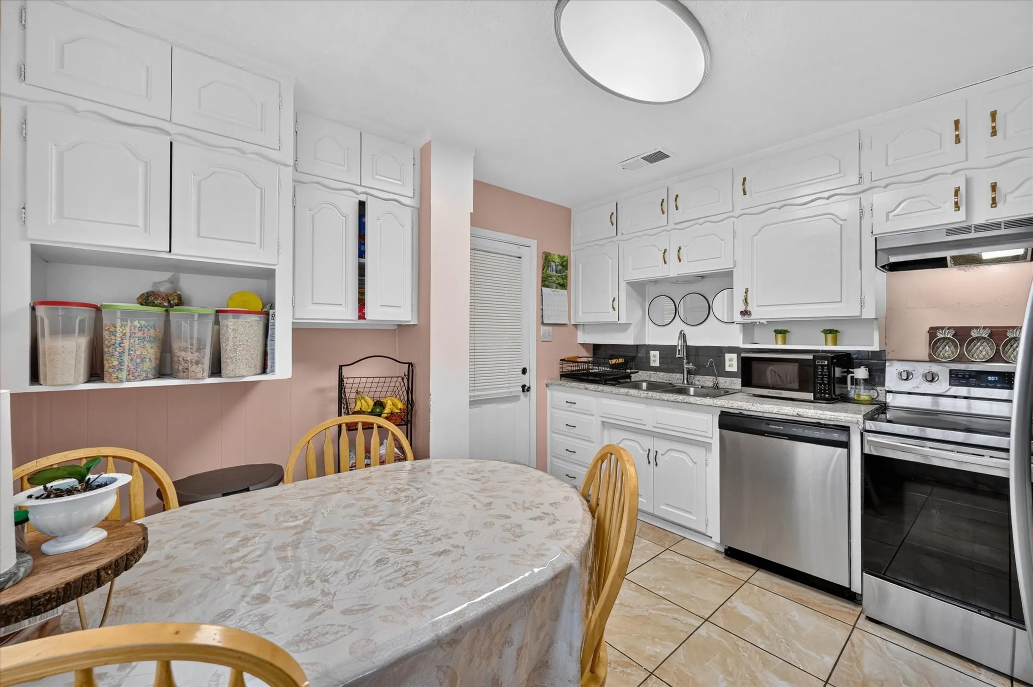 Single Family Residence For Sale in Tarrant County , 5800 Isbell Street, Sansom Park, Texas 76114, 6 Bedroom, 4 Bathroom, Garage spaces, 2,507 Sqft, built in 1952, mls#21372629, Real Estate Agent in Sansom Park, Homes For Sale in Tarrant county, Homes For Sale in Sansom Park, Realtor in Sansom Park Texas, Real Estate Brokerage Independent Realty Texas, Luminita Cordes Realtor