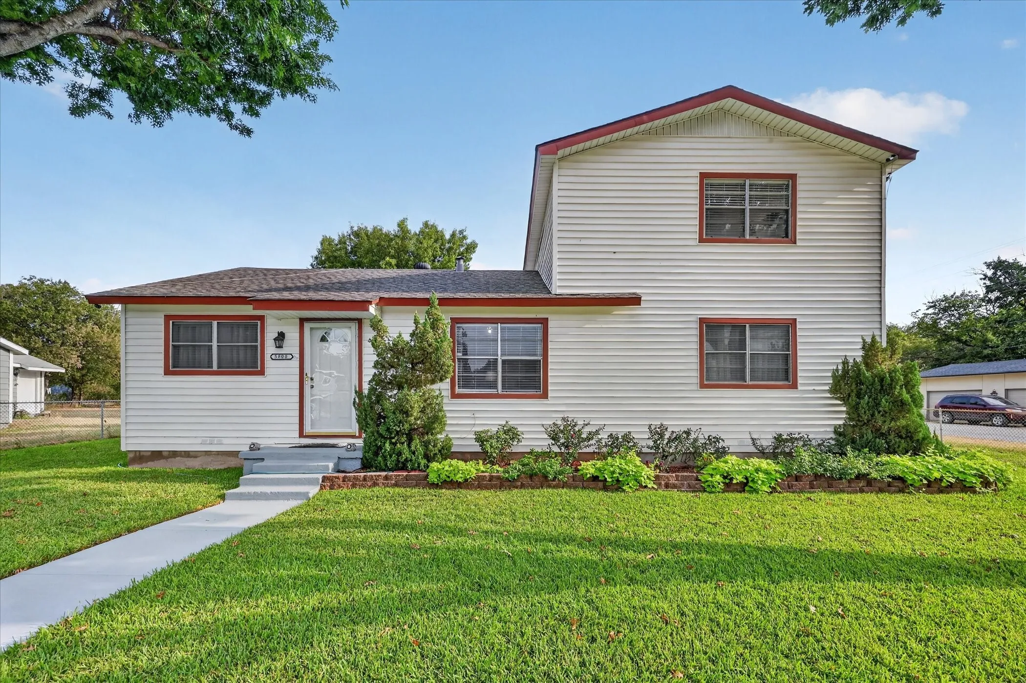Single Family Residence For Sale in Tarrant County , 5800 Isbell Street, Sansom Park, Texas 76114, 6 Bedroom, 4 Bathroom, Garage spaces, 2,507 Sqft, built in 1952, mls#21372629, Real Estate Agent in Sansom Park, Homes For Sale in Tarrant county, Homes For Sale in Sansom Park, Realtor in Sansom Park Texas, Real Estate Brokerage Independent Realty Texas, Luminita Cordes Realtor