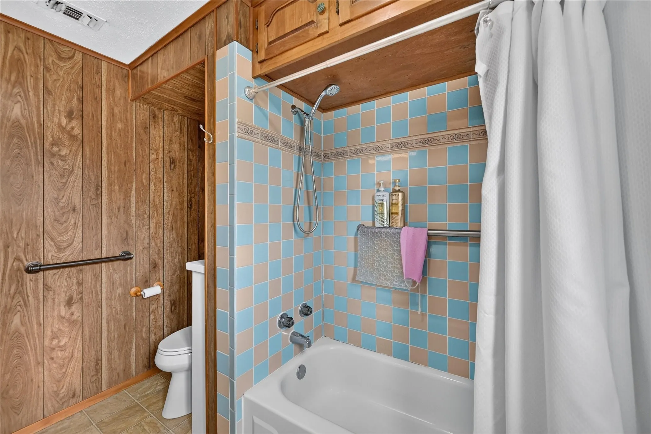 Single Family Residence For Sale in Tarrant County , 5800 Isbell Street, Sansom Park, Texas 76114, 6 Bedroom, 4 Bathroom, Garage spaces, 2,507 Sqft, built in 1952, mls#21372629, Real Estate Agent in Sansom Park, Homes For Sale in Tarrant county, Homes For Sale in Sansom Park, Realtor in Sansom Park Texas, Real Estate Brokerage Independent Realty Texas, Luminita Cordes Realtor