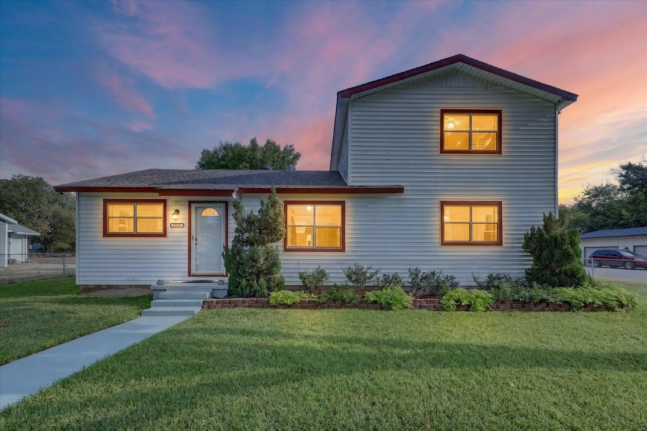 Single Family Residence For Sale in Tarrant County , 5800 Isbell Street, Sansom Park, Texas 76114, 6 Bedroom, 4 Bathroom, Garage spaces, 2,507 Sqft, built in 1952, mls#21372629, Real Estate Agent in Sansom Park, Homes For Sale in Tarrant county, Homes For Sale in Sansom Park, Realtor in Sansom Park Texas, Real Estate Brokerage Independent Realty Texas, Luminita Cordes Realtor