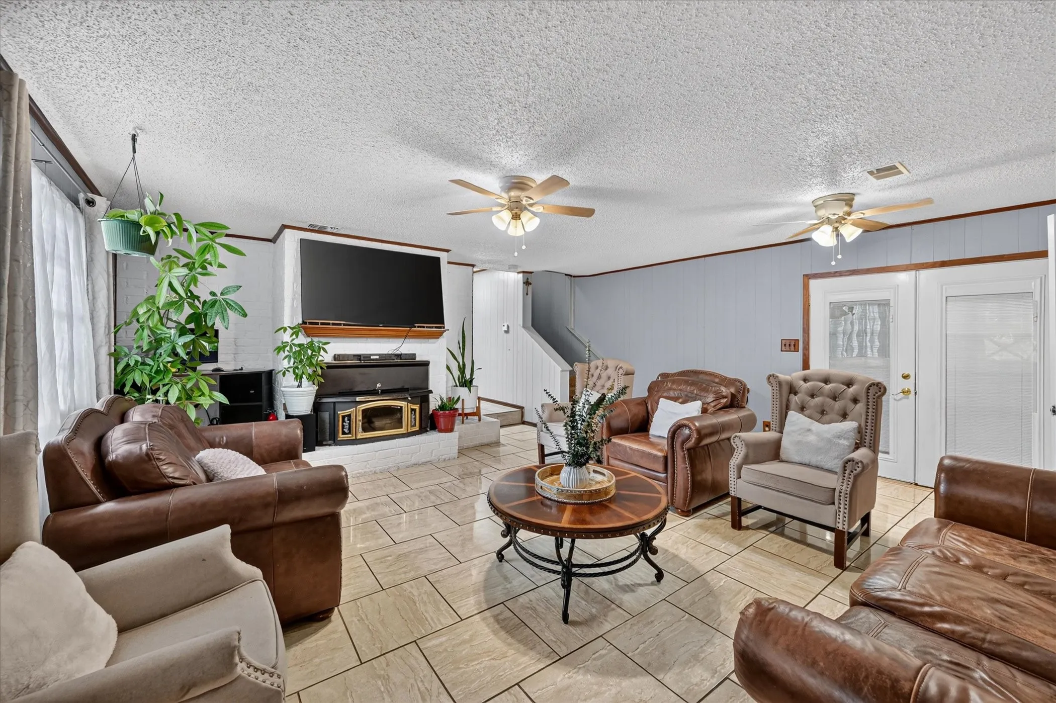 Single Family Residence For Sale in Tarrant County , 5800 Isbell Street, Sansom Park, Texas 76114, 6 Bedroom, 4 Bathroom, Garage spaces, 2,507 Sqft, built in 1952, mls#21372629, Real Estate Agent in Sansom Park, Homes For Sale in Tarrant county, Homes For Sale in Sansom Park, Realtor in Sansom Park Texas, Real Estate Brokerage Independent Realty Texas, Luminita Cordes Realtor