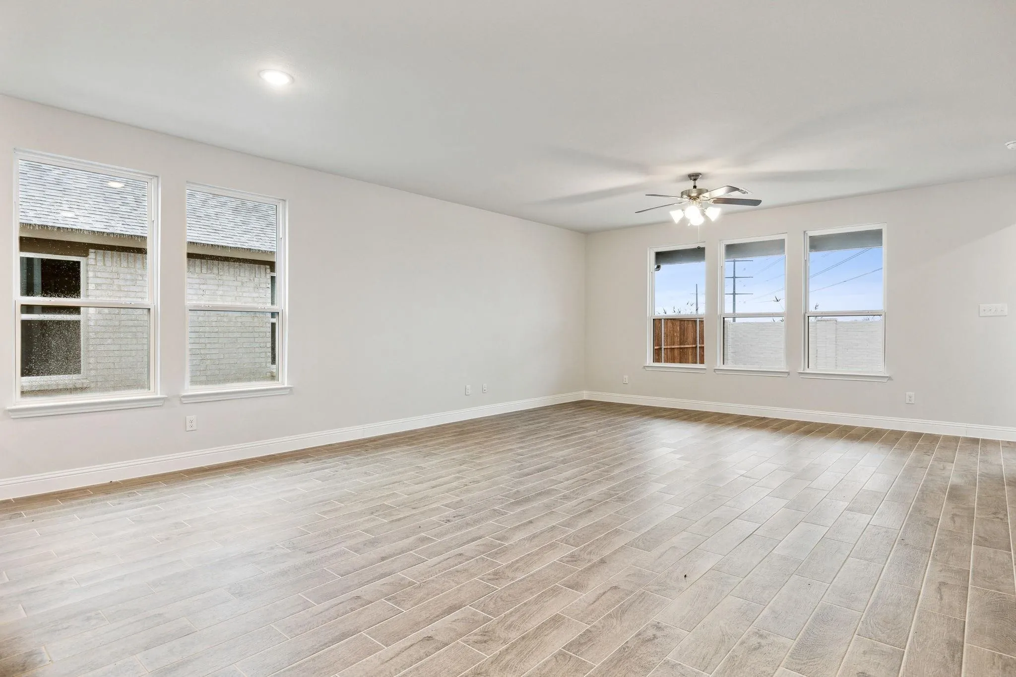 Unfurnished room with light hardwood / wood-style flooring and ceiling fan