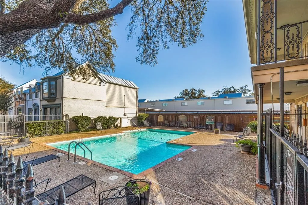 Condominium For Sale in Dallas County , 9843 Park Lane Court, Dallas, Texas 75220, 2 Bedroom, 2 Bathroom, Garage spaces, 1,050 Sqft, built in 1968, mls#21374365, Real Estate Agent in Dallas, Homes For Sale in Dallas county, Homes For Sale in Dallas, Realtor in Dallas Texas, Real Estate Brokerage Independent Realty Texas, Luminita Cordes Realtor