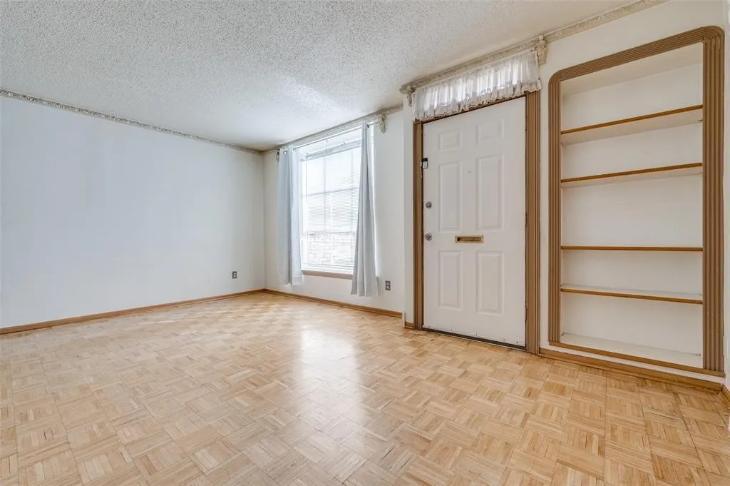 Condominium For Sale in Dallas County , 9843 Park Lane Court, Dallas, Texas 75220, 2 Bedroom, 2 Bathroom, Garage spaces, 1,050 Sqft, built in 1968, mls#21374365, Real Estate Agent in Dallas, Homes For Sale in Dallas county, Homes For Sale in Dallas, Realtor in Dallas Texas, Real Estate Brokerage Independent Realty Texas, Luminita Cordes Realtor