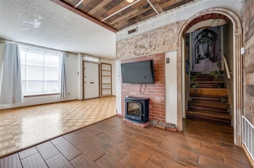 Condominium For Sale in Dallas County , 9843 Park Lane Court, Dallas, Texas 75220, 2 Bedroom, 2 Bathroom, Garage spaces, 1,050 Sqft, built in 1968, mls#21374365, Real Estate Agent in Dallas, Homes For Sale in Dallas county, Homes For Sale in Dallas, Realtor in Dallas Texas, Real Estate Brokerage Independent Realty Texas, Luminita Cordes Realtor