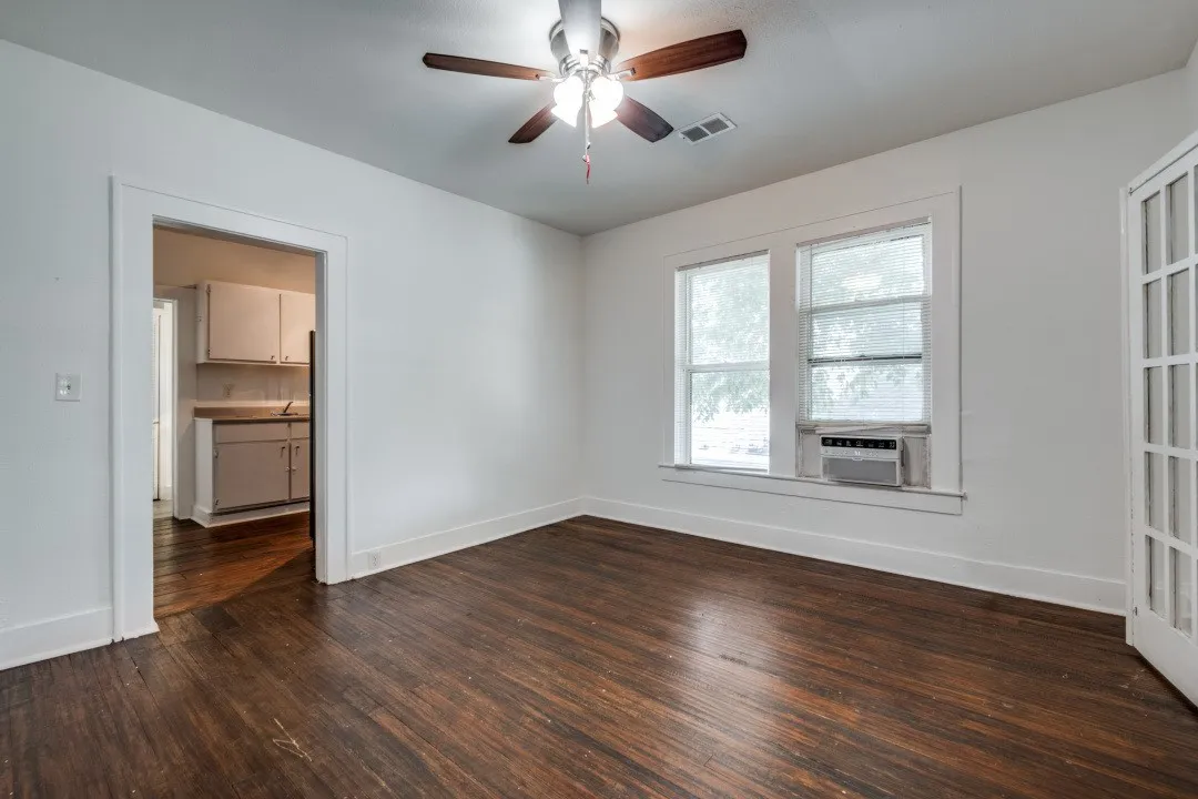 Apartment For Rent in Dallas County , 804 Sunset Avenue C, Dallas, Texas 75208, 1 Bedroom, 1 Bathroom, Garage spaces, 503 Sqft, built in 1913, mls#21374362, Real Estate Agent in Dallas, Homes For Rent in Dallas county, Homes For Rent in Dallas, Realtor in Dallas Texas, Real Estate Brokerage Independent Realty Texas, Luminita Cordes Realtor