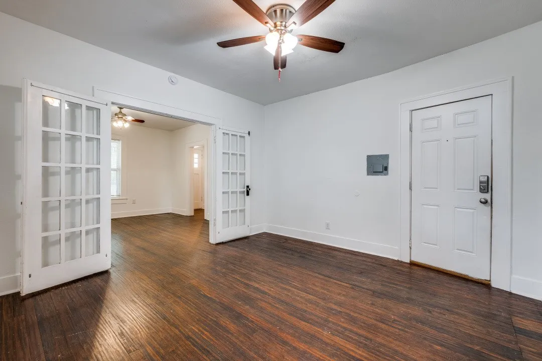 Apartment For Rent in Dallas County , 804 Sunset Avenue C, Dallas, Texas 75208, 1 Bedroom, 1 Bathroom, Garage spaces, 503 Sqft, built in 1913, mls#21374362, Real Estate Agent in Dallas, Homes For Rent in Dallas county, Homes For Rent in Dallas, Realtor in Dallas Texas, Real Estate Brokerage Independent Realty Texas, Luminita Cordes Realtor