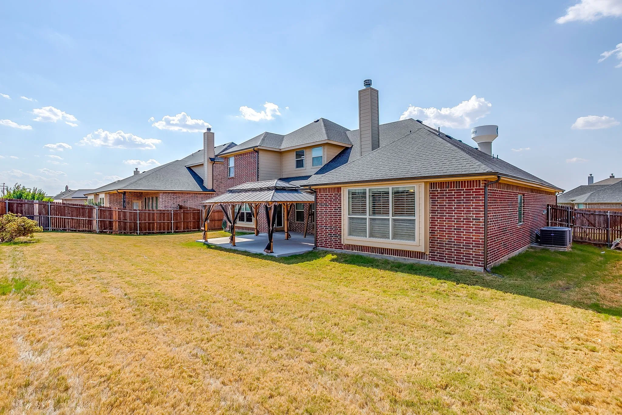 Single Family Residence For Sale in Tarrant County , 124 Lone Oak Drive, Crowley, Texas 76036, 4 Bedroom, 3 Bathroom, 2 Garage spaces, 2,889 Sqft, built in 2018, mls#21373479, Real Estate Agent in Crowley, Homes For Sale in Tarrant county, Homes For Sale in Crowley, Realtor in Crowley Texas, Real Estate Brokerage Independent Realty Texas, Luminita Cordes Realtor