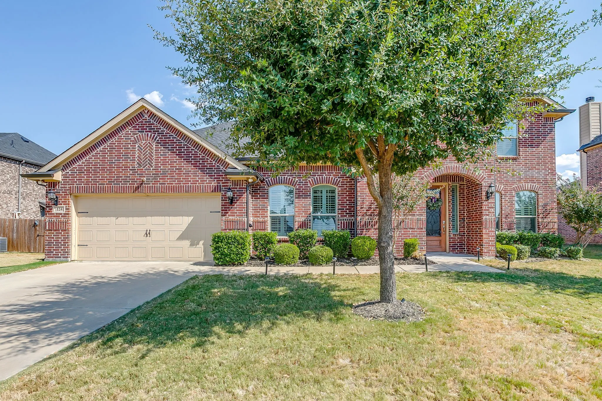 Single Family Residence For Sale in Tarrant County , 124 Lone Oak Drive, Crowley, Texas 76036, 4 Bedroom, 3 Bathroom, 2 Garage spaces, 2,889 Sqft, built in 2018, mls#21373479, Real Estate Agent in Crowley, Homes For Sale in Tarrant county, Homes For Sale in Crowley, Realtor in Crowley Texas, Real Estate Brokerage Independent Realty Texas, Luminita Cordes Realtor