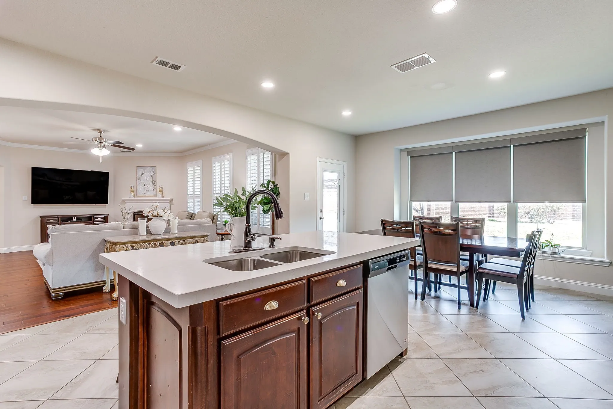 Single Family Residence For Sale in Tarrant County , 124 Lone Oak Drive, Crowley, Texas 76036, 4 Bedroom, 3 Bathroom, 2 Garage spaces, 2,889 Sqft, built in 2018, mls#21373479, Real Estate Agent in Crowley, Homes For Sale in Tarrant county, Homes For Sale in Crowley, Realtor in Crowley Texas, Real Estate Brokerage Independent Realty Texas, Luminita Cordes Realtor