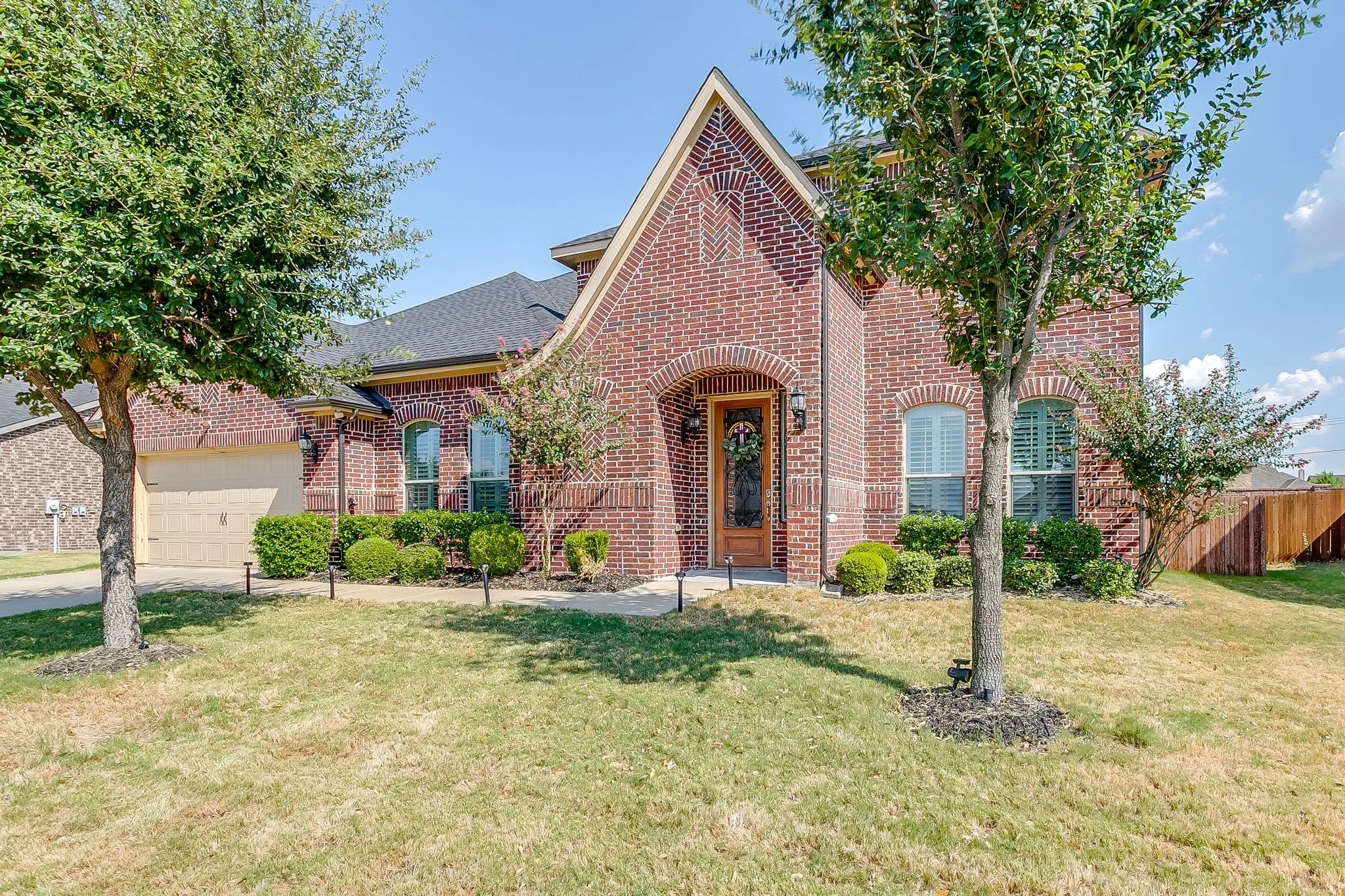 Single Family Residence For Sale in Tarrant County , 124 Lone Oak Drive, Crowley, Texas 76036, 4 Bedroom, 3 Bathroom, 2 Garage spaces, 2,889 Sqft, built in 2018, mls#21373479, Real Estate Agent in Crowley, Homes For Sale in Tarrant county, Homes For Sale in Crowley, Realtor in Crowley Texas, Real Estate Brokerage Independent Realty Texas, Luminita Cordes Realtor