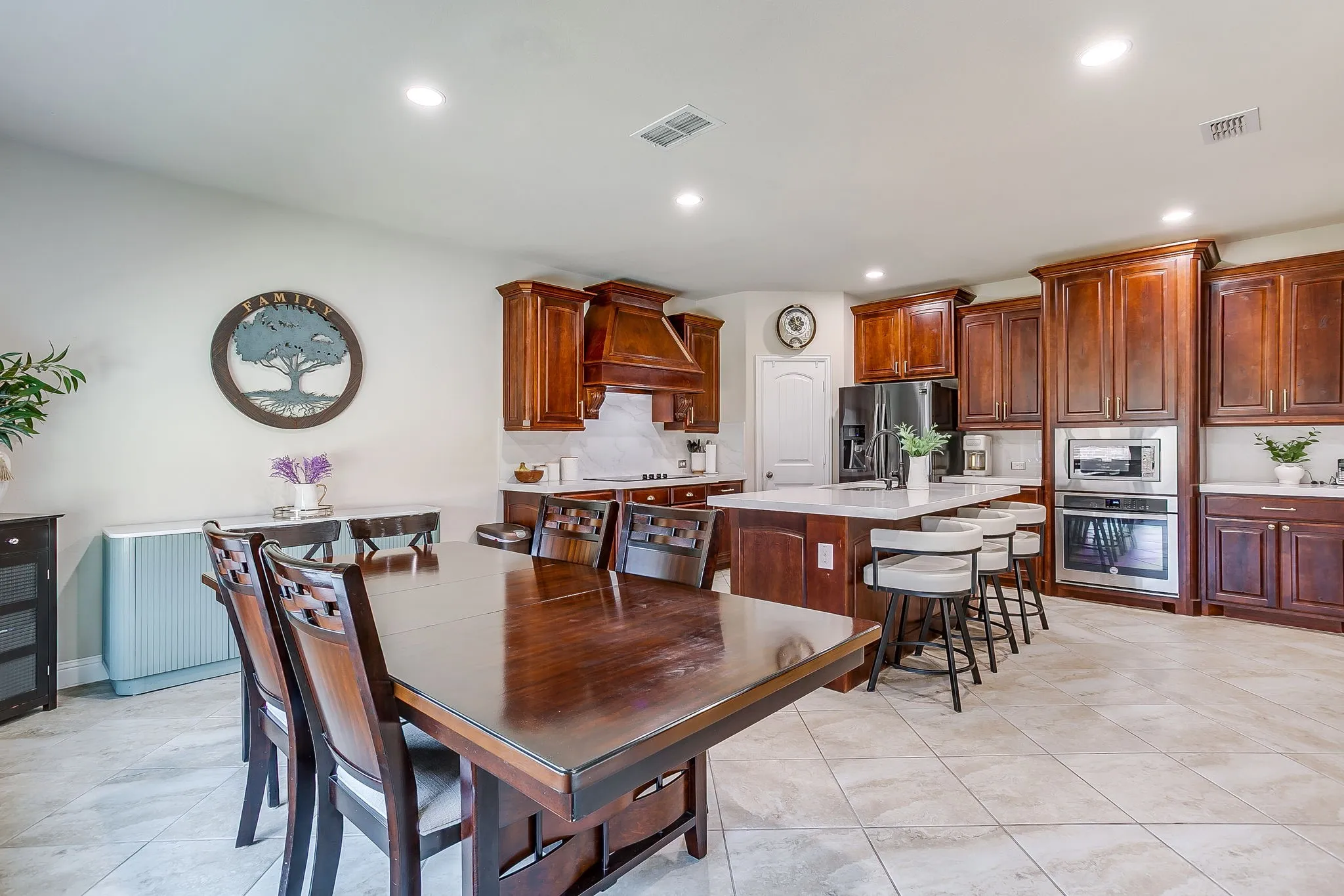 Single Family Residence For Sale in Tarrant County , 124 Lone Oak Drive, Crowley, Texas 76036, 4 Bedroom, 3 Bathroom, 2 Garage spaces, 2,889 Sqft, built in 2018, mls#21373479, Real Estate Agent in Crowley, Homes For Sale in Tarrant county, Homes For Sale in Crowley, Realtor in Crowley Texas, Real Estate Brokerage Independent Realty Texas, Luminita Cordes Realtor