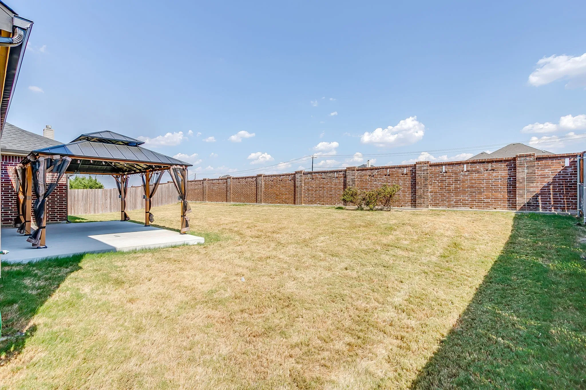 Single Family Residence For Sale in Tarrant County , 124 Lone Oak Drive, Crowley, Texas 76036, 4 Bedroom, 3 Bathroom, 2 Garage spaces, 2,889 Sqft, built in 2018, mls#21373479, Real Estate Agent in Crowley, Homes For Sale in Tarrant county, Homes For Sale in Crowley, Realtor in Crowley Texas, Real Estate Brokerage Independent Realty Texas, Luminita Cordes Realtor