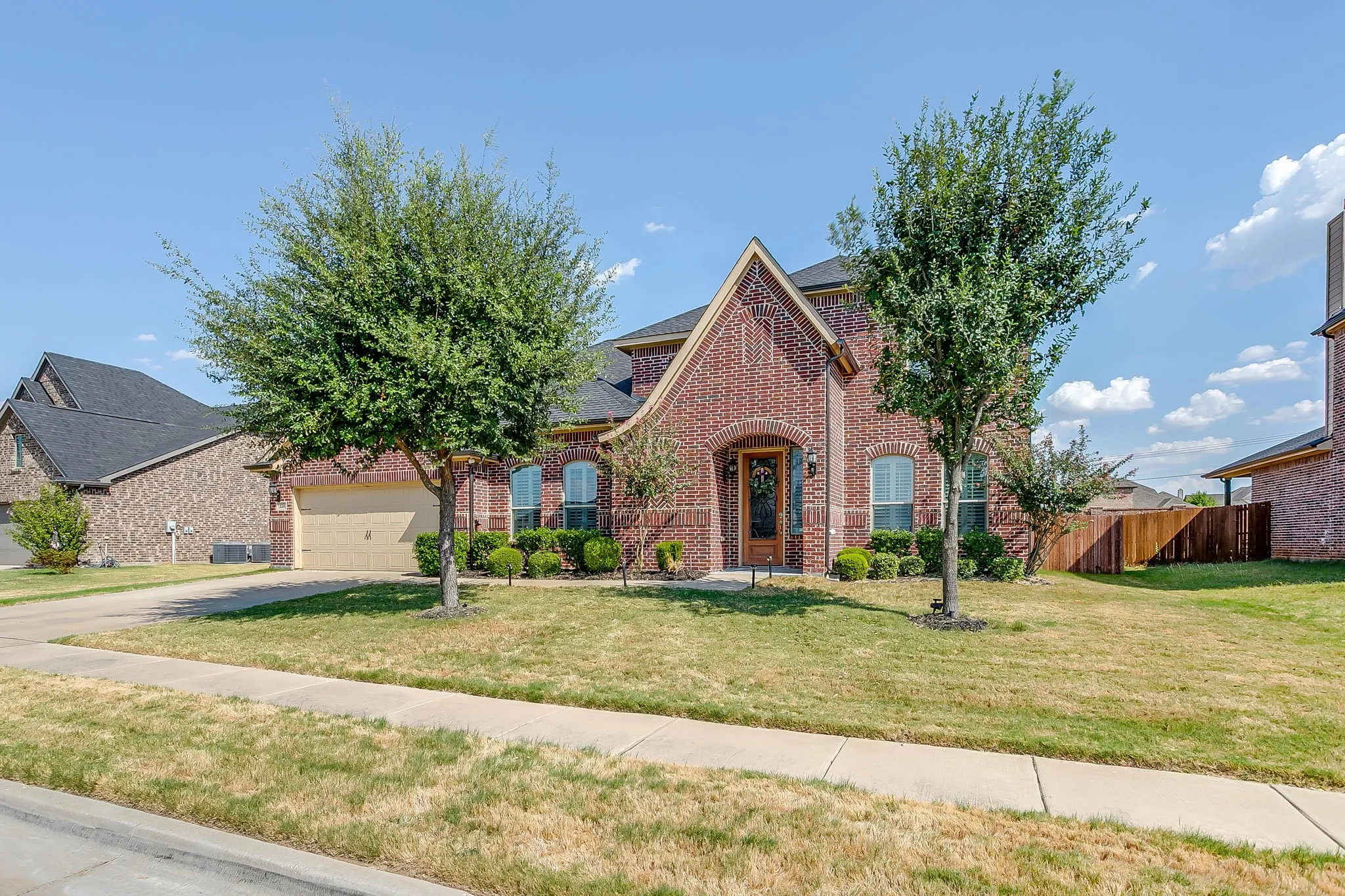 Single Family Residence For Sale in Tarrant County , 124 Lone Oak Drive, Crowley, Texas 76036, 4 Bedroom, 3 Bathroom, 2 Garage spaces, 2,889 Sqft, built in 2018, mls#21373479, Real Estate Agent in Crowley, Homes For Sale in Tarrant county, Homes For Sale in Crowley, Realtor in Crowley Texas, Real Estate Brokerage Independent Realty Texas, Luminita Cordes Realtor
