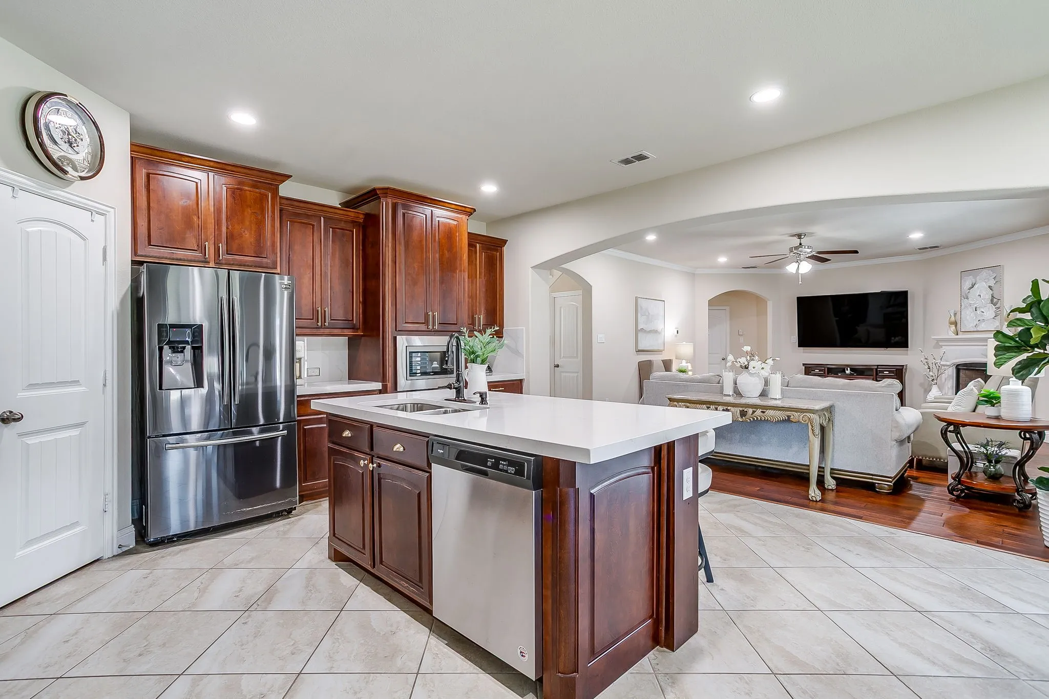 Single Family Residence For Sale in Tarrant County , 124 Lone Oak Drive, Crowley, Texas 76036, 4 Bedroom, 3 Bathroom, 2 Garage spaces, 2,889 Sqft, built in 2018, mls#21373479, Real Estate Agent in Crowley, Homes For Sale in Tarrant county, Homes For Sale in Crowley, Realtor in Crowley Texas, Real Estate Brokerage Independent Realty Texas, Luminita Cordes Realtor