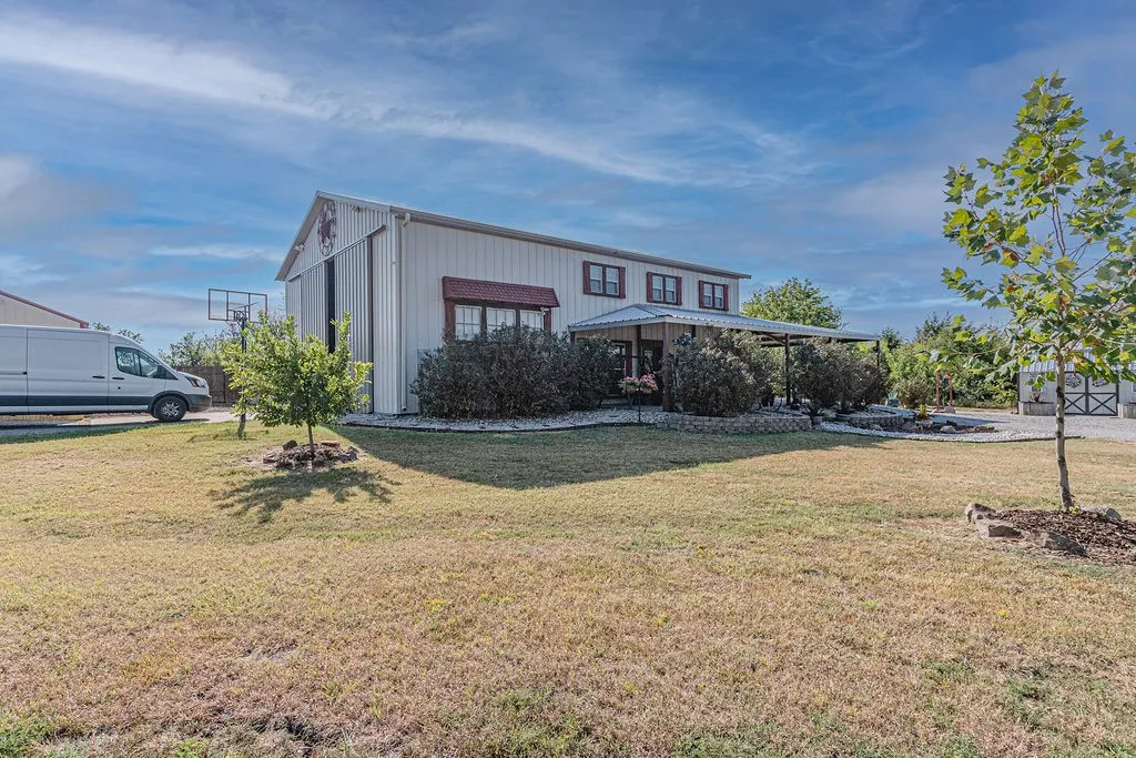Single Family Residence For Sale in Hunt County , 4129 County Road 4111, Campbell, Texas 75422, 3 Bedroom, 2 Bathroom, Garage spaces, 2,160 Sqft, built in 2015, mls#21374044, Real Estate Agent in Campbell, Homes For Sale in Hunt county, Homes For Sale in Campbell, Realtor in Campbell Texas, Real Estate Brokerage Independent Realty Texas, Luminita Cordes Realtor