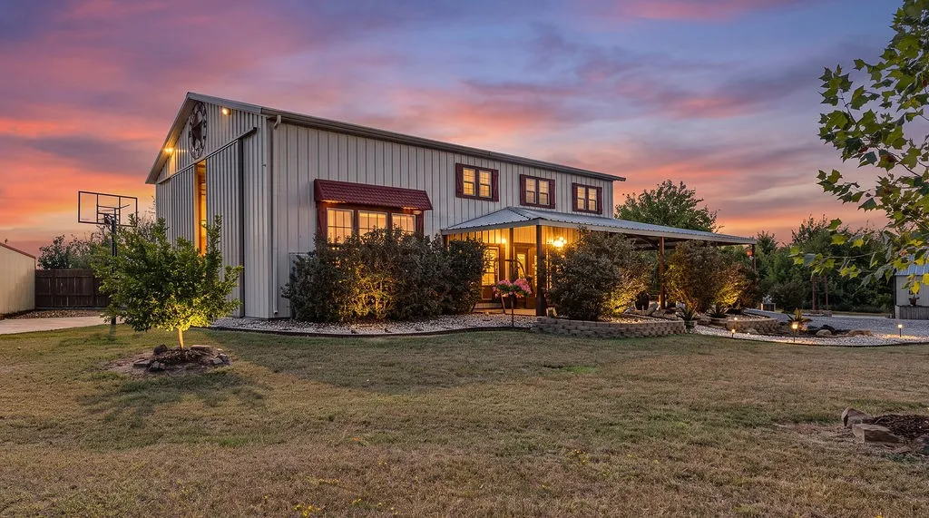 Single Family Residence For Sale in Hunt County , 4129 County Road 4111, Campbell, Texas 75422, 3 Bedroom, 2 Bathroom, Garage spaces, 2,160 Sqft, built in 2015, mls#21374044, Real Estate Agent in Campbell, Homes For Sale in Hunt county, Homes For Sale in Campbell, Realtor in Campbell Texas, Real Estate Brokerage Independent Realty Texas, Luminita Cordes Realtor