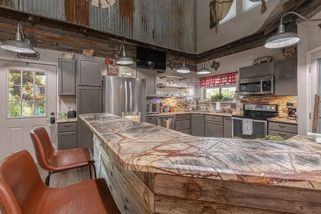 Single Family Residence For Sale in Hunt County , 4129 County Road 4111, Campbell, Texas 75422, 3 Bedroom, 2 Bathroom, Garage spaces, 2,160 Sqft, built in 2015, mls#21374044, Real Estate Agent in Campbell, Homes For Sale in Hunt county, Homes For Sale in Campbell, Realtor in Campbell Texas, Real Estate Brokerage Independent Realty Texas, Luminita Cordes Realtor